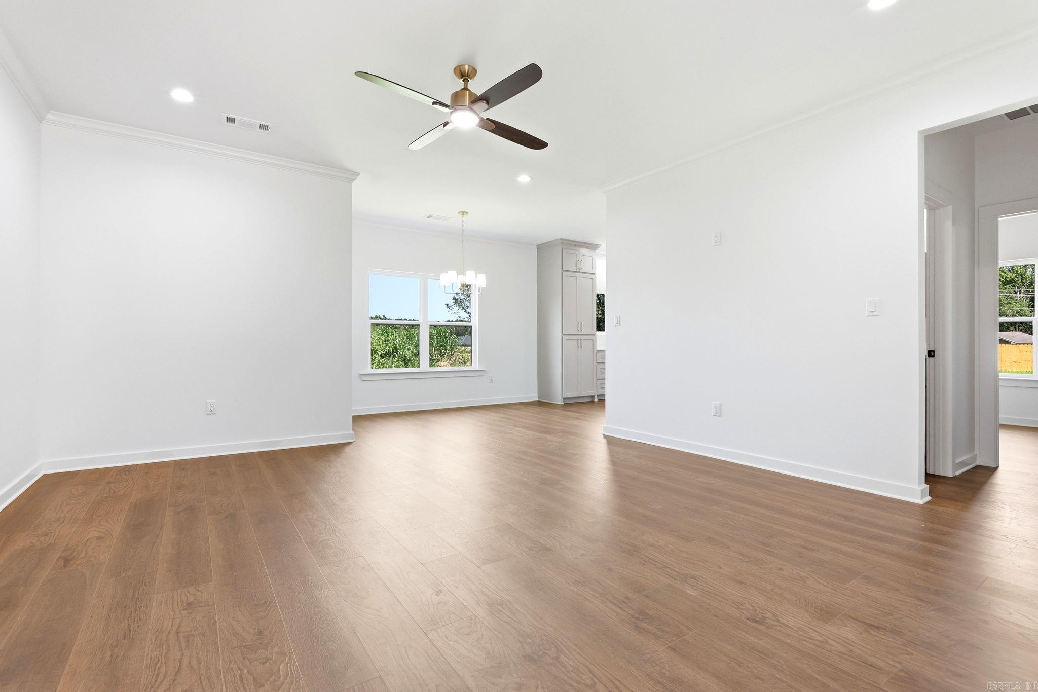 205 E Florida Street Property Photo 8