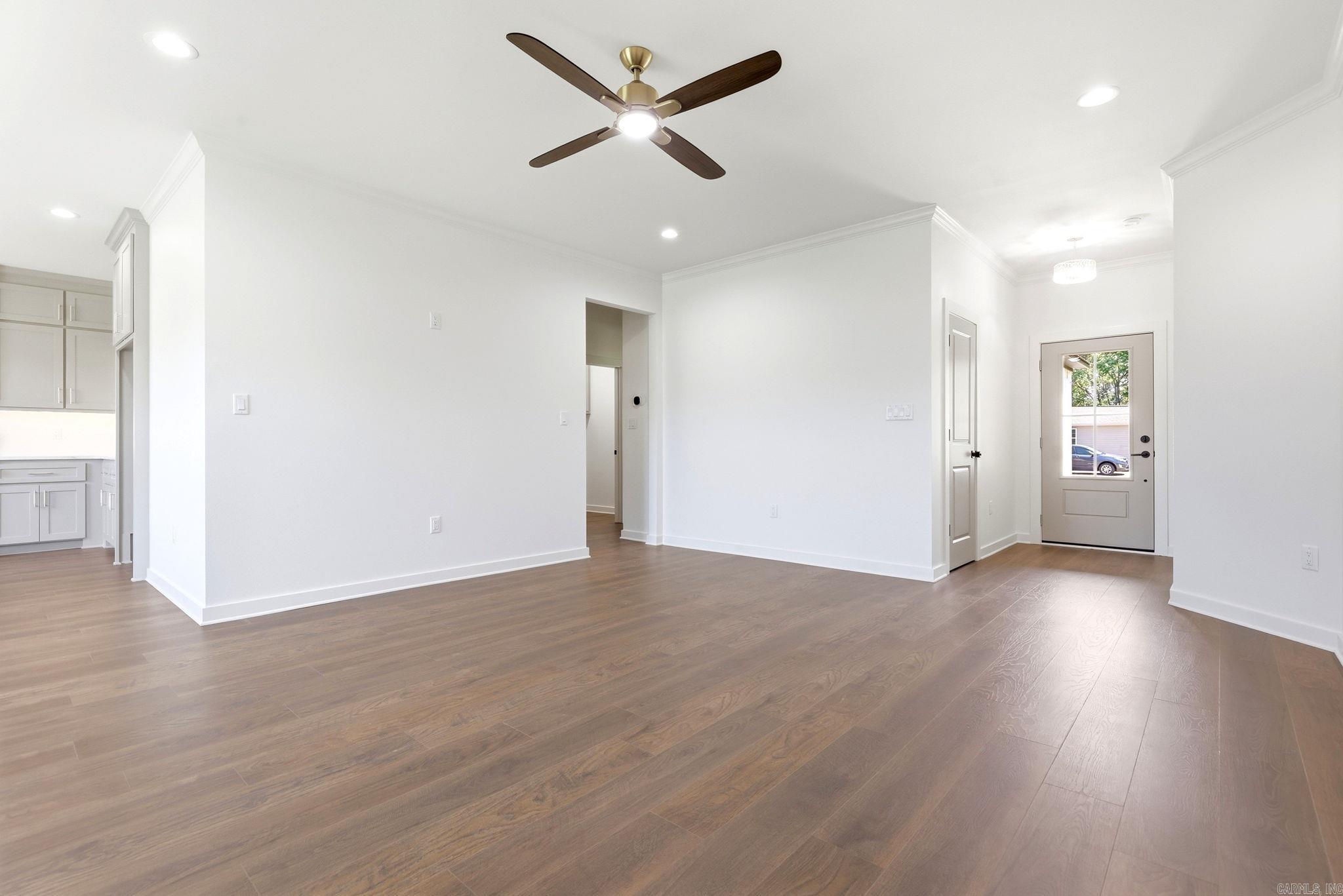 205 E Florida Street Property Photo 9
