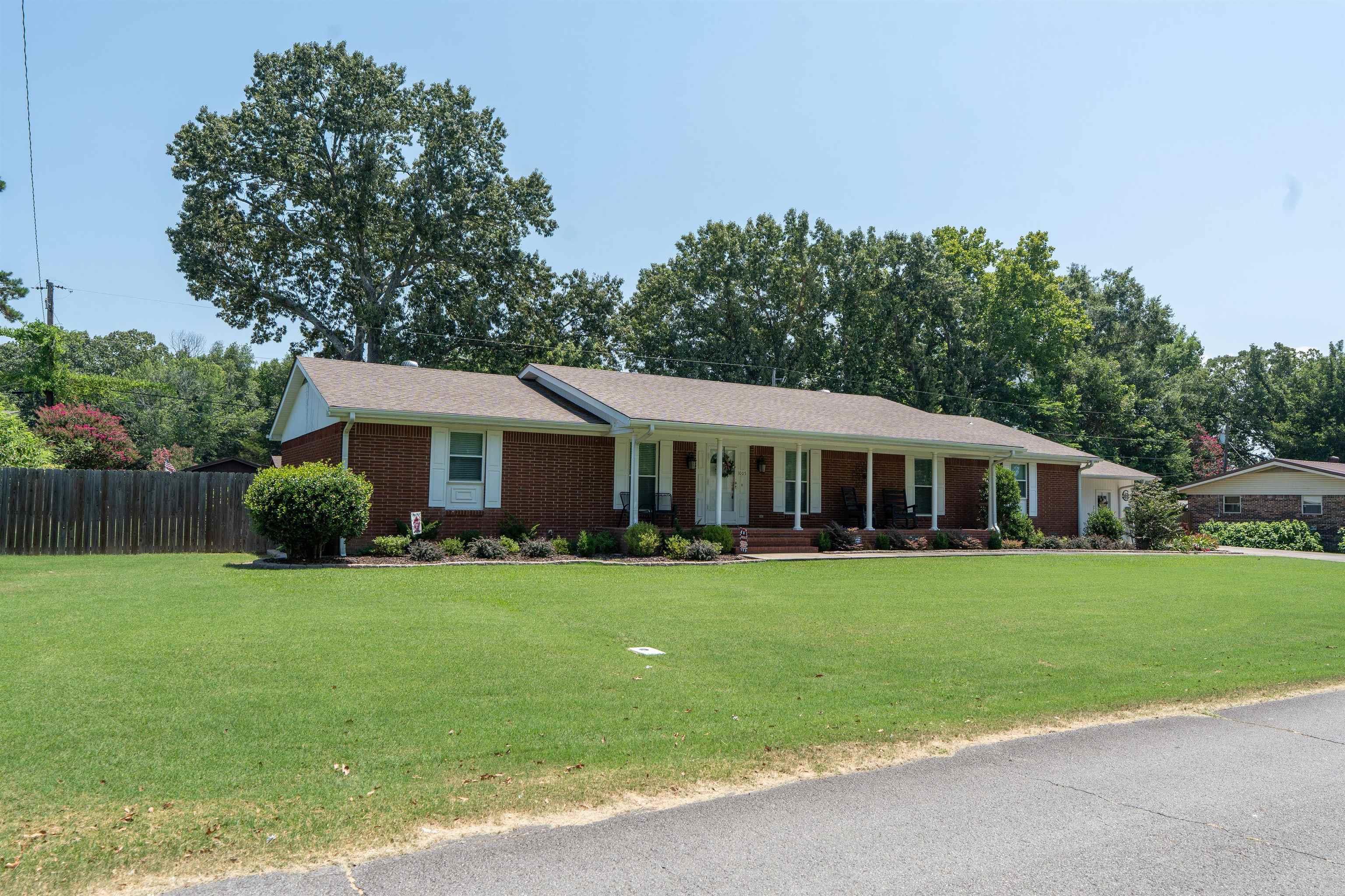 1005 Lakeshore Drive Property Photo 1