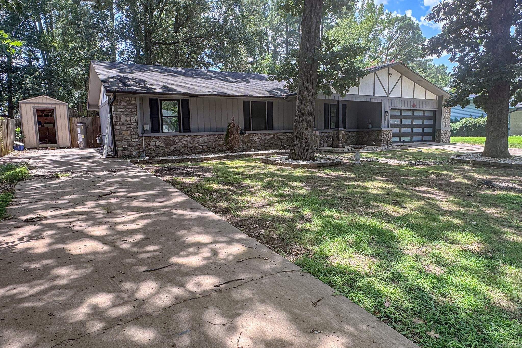 2407 Brookwood Street Property Photo 2