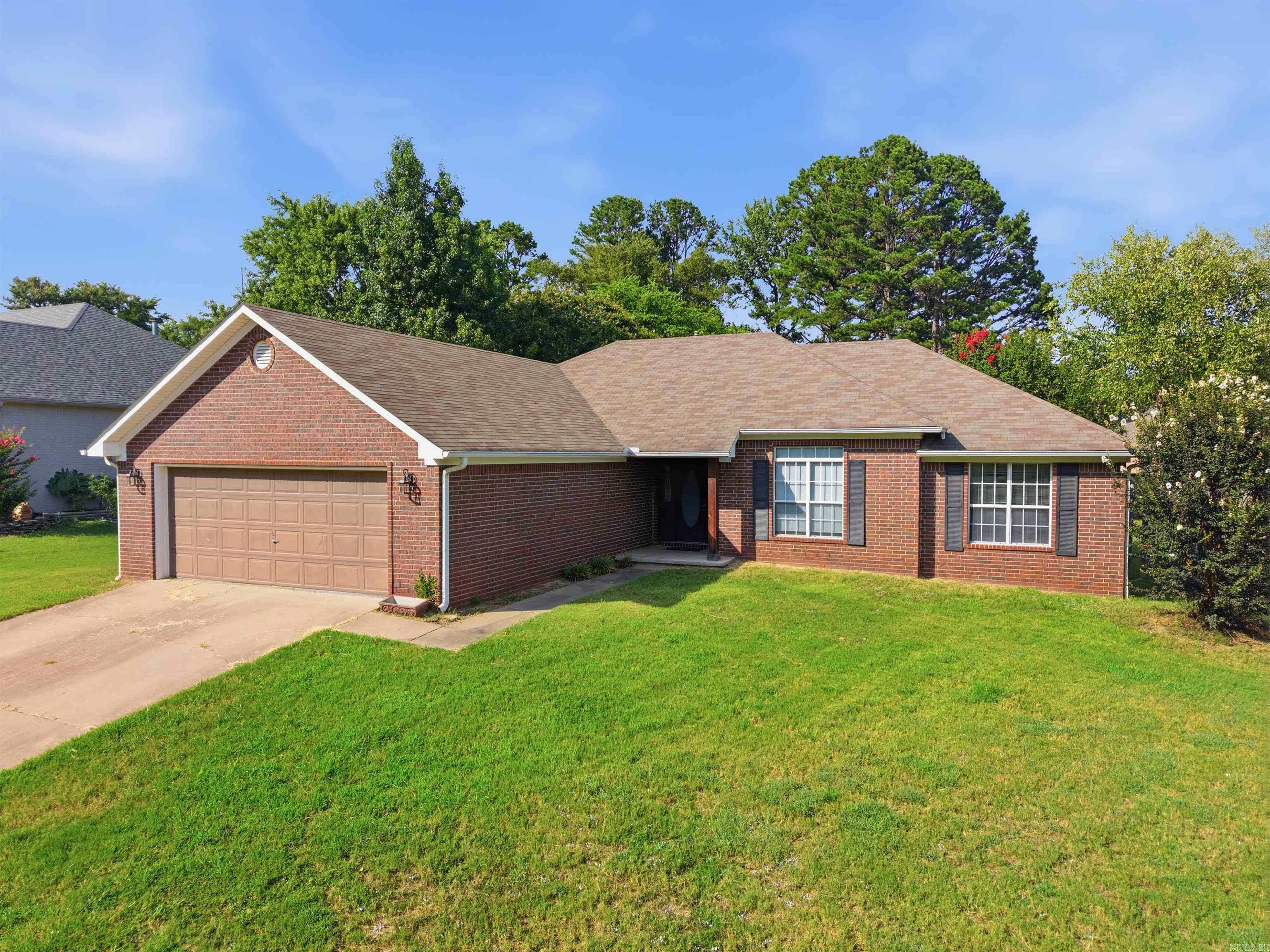 104 Applegate Property Photo 1