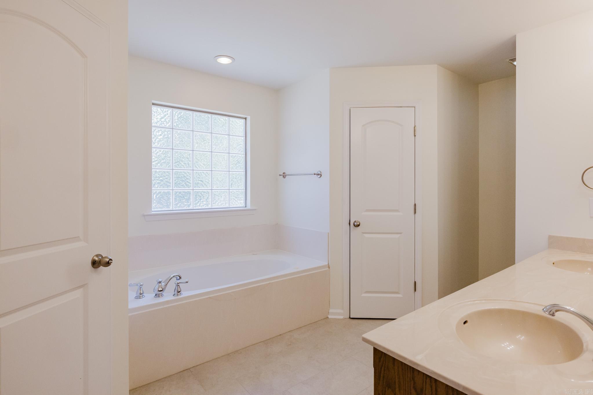 5126 Buckingham Place Property Photo 11