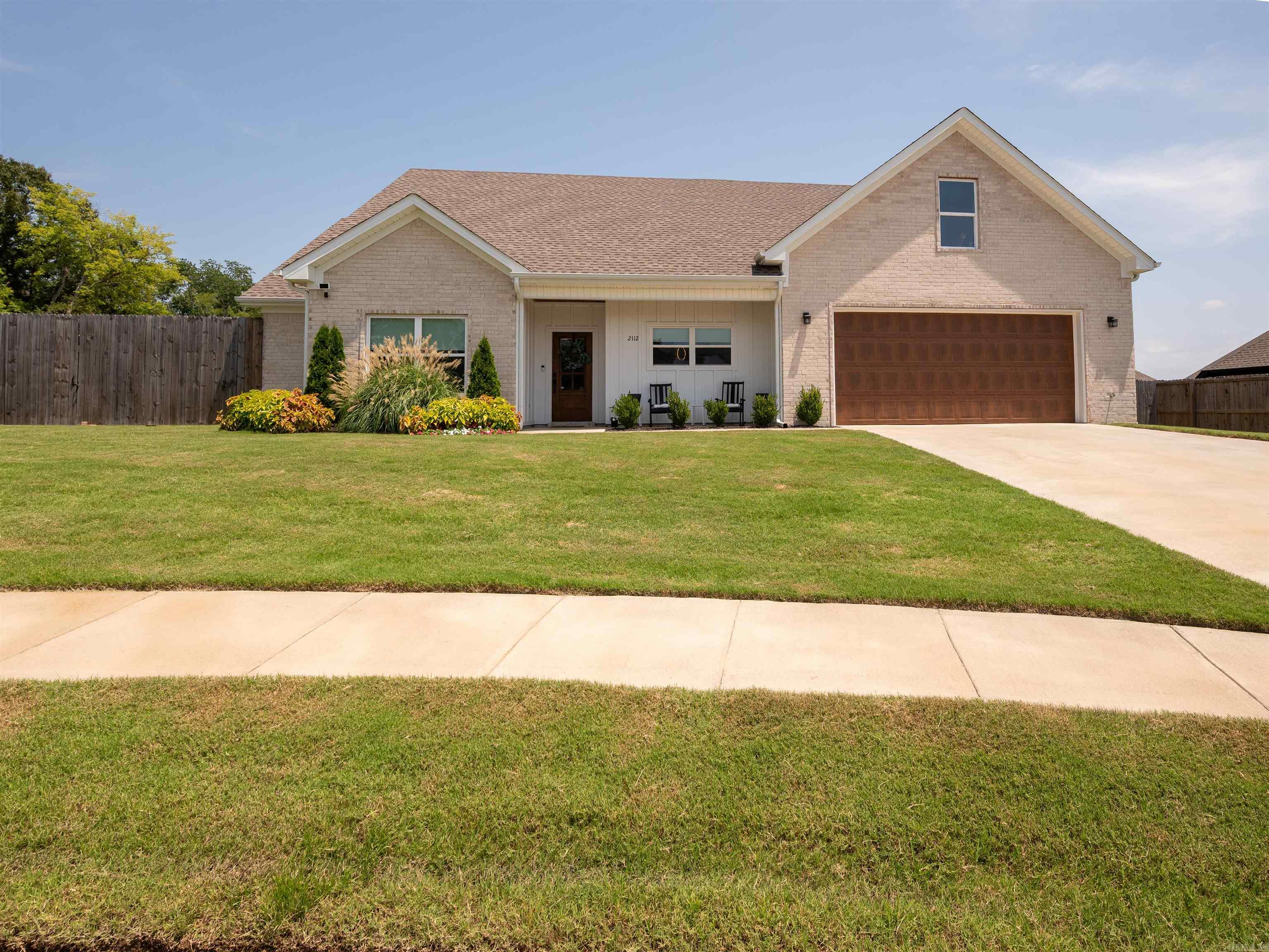 2112 Sable Oaks Circle Property Photo 1