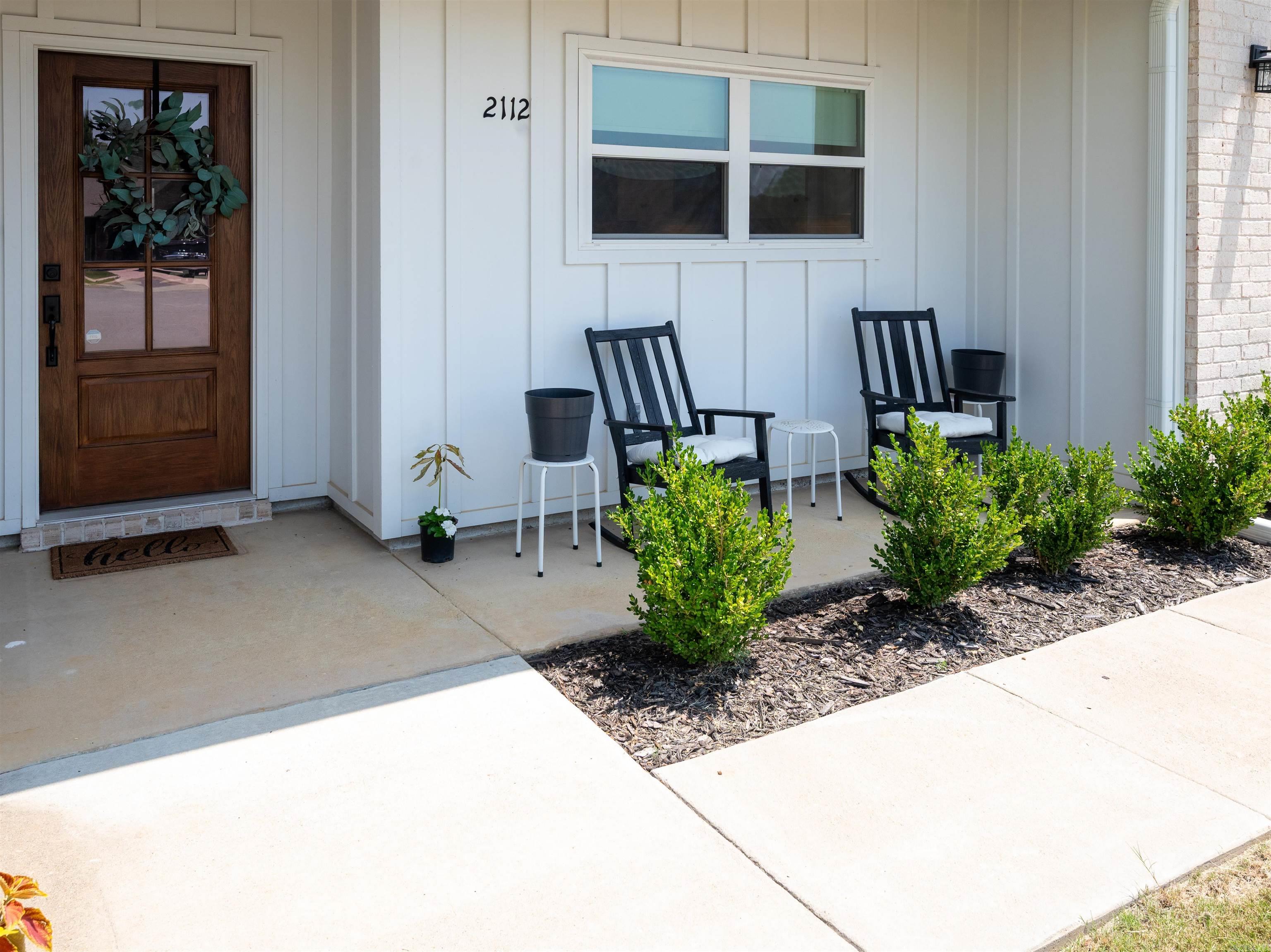 2112 Sable Oaks Circle Property Photo 2