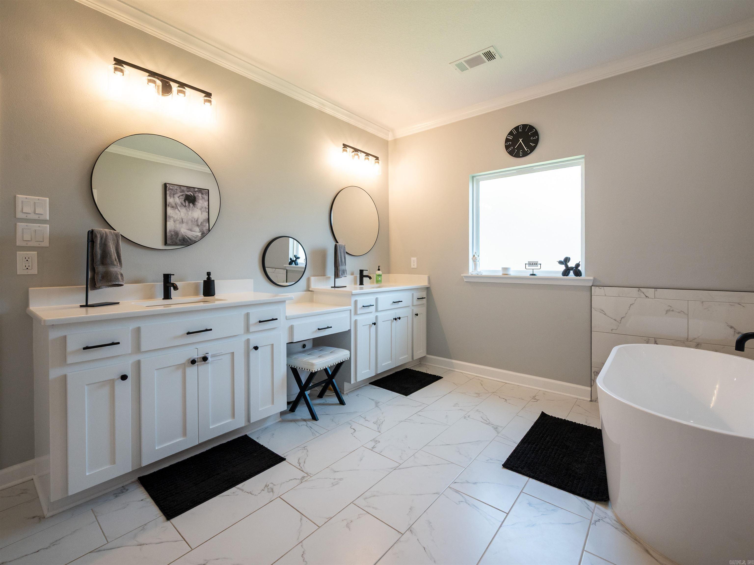 2112 Sable Oaks Circle Property Photo 10