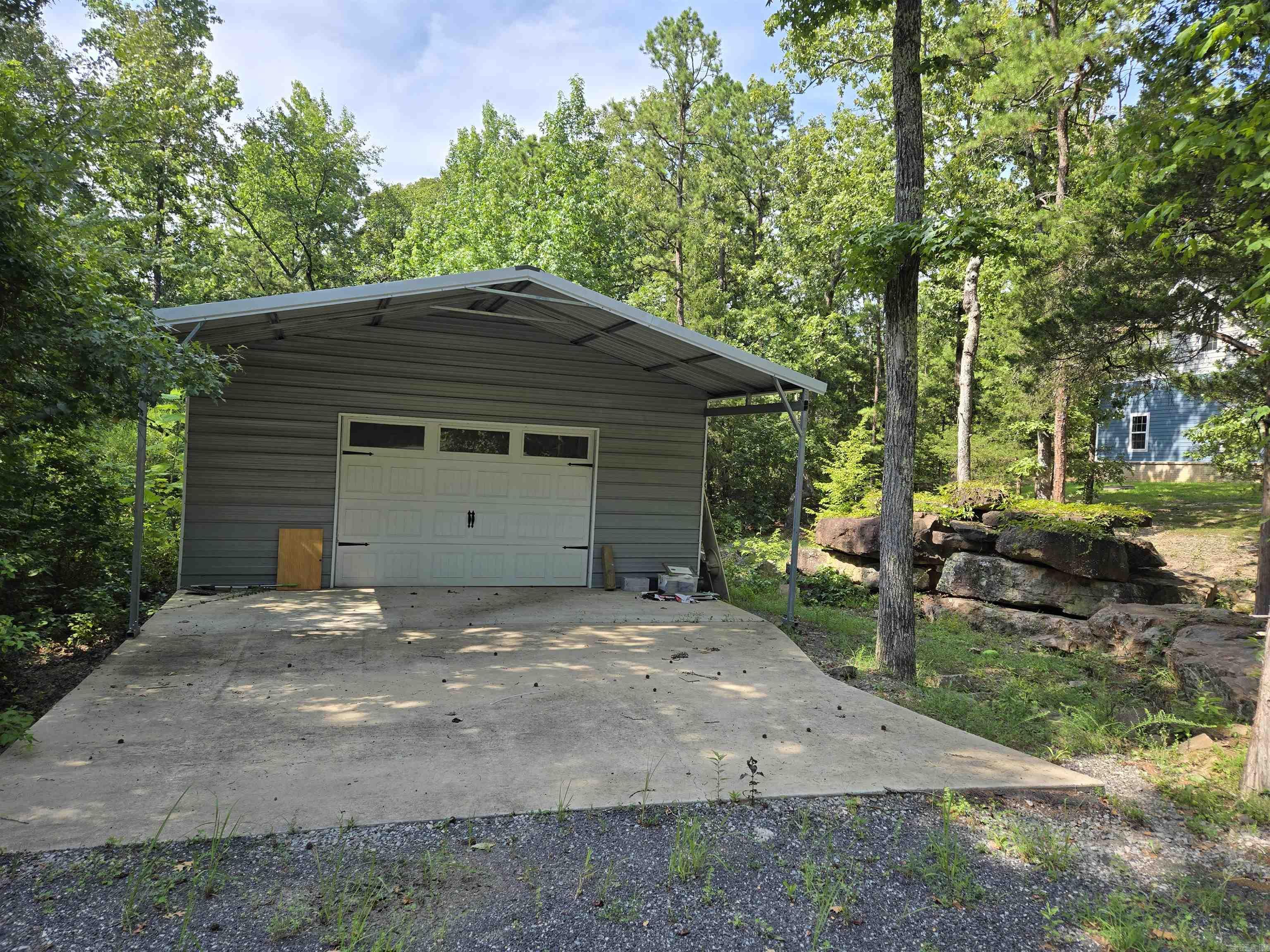 29 Lauras Loop Property Photo 2