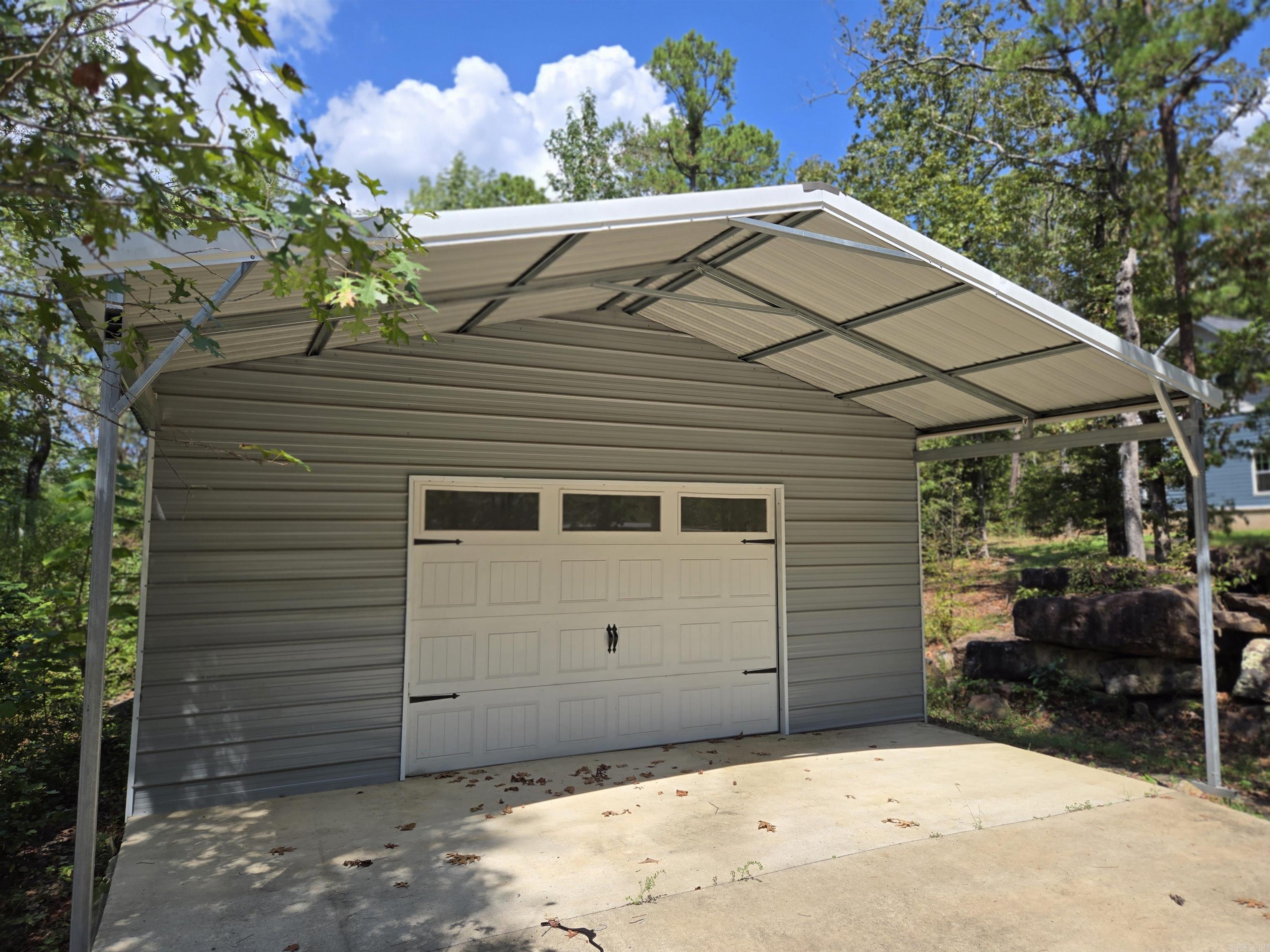 29 Lauras Loop Property Photo 2