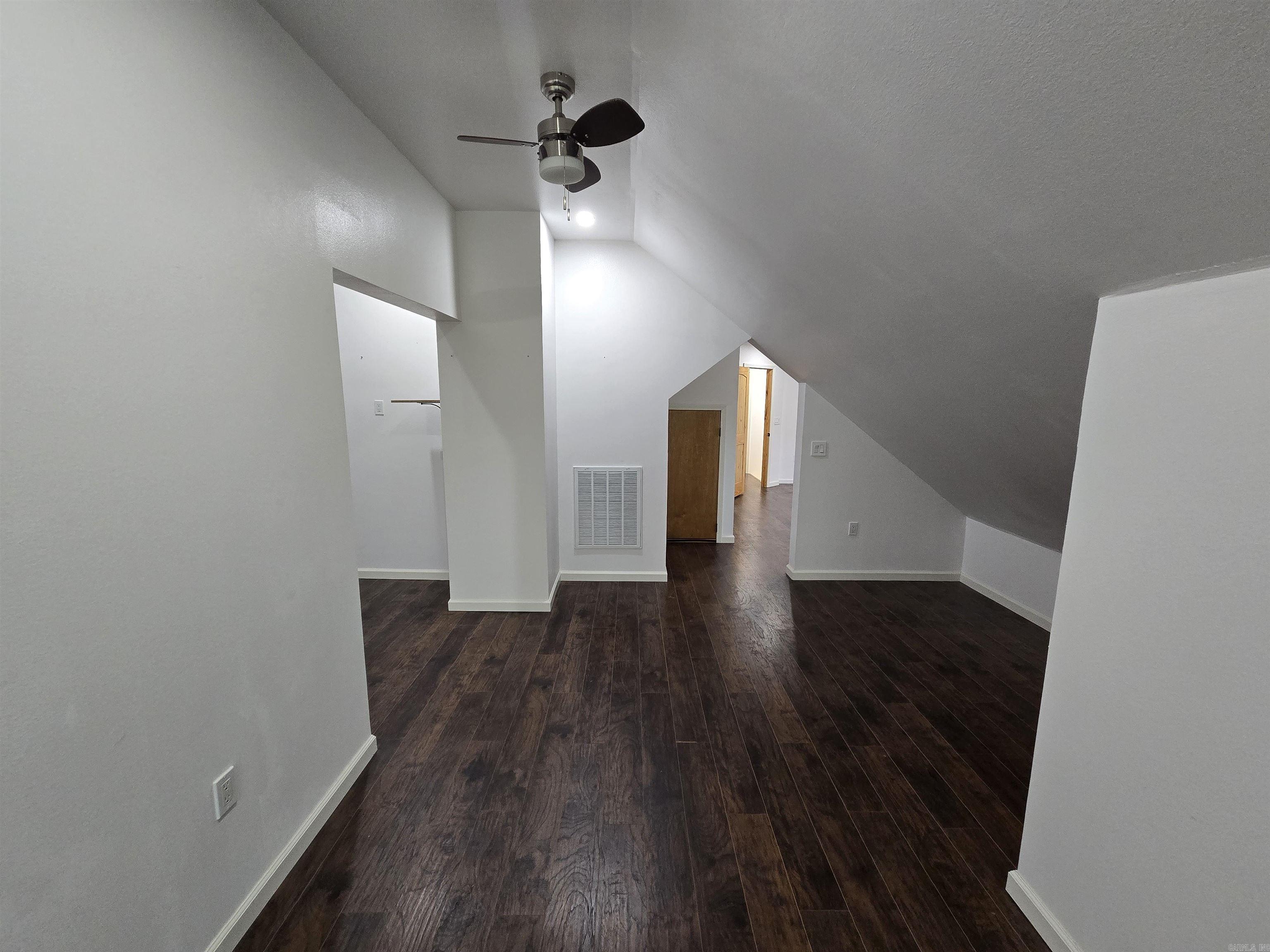 29 Lauras Loop Property Photo 33