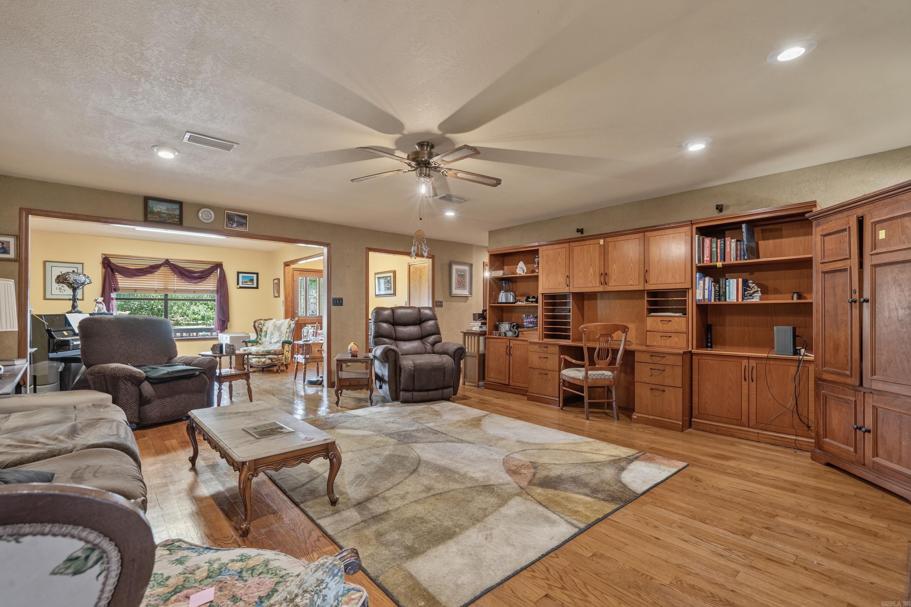 405 Jackson Street Property Photo 14