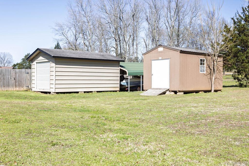 65 Four Oaks Lane Property Photo 4