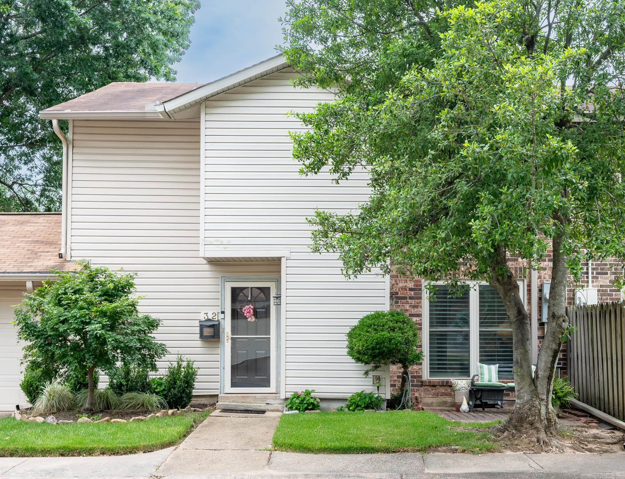 32 Hampshire Circle Property Photo 2