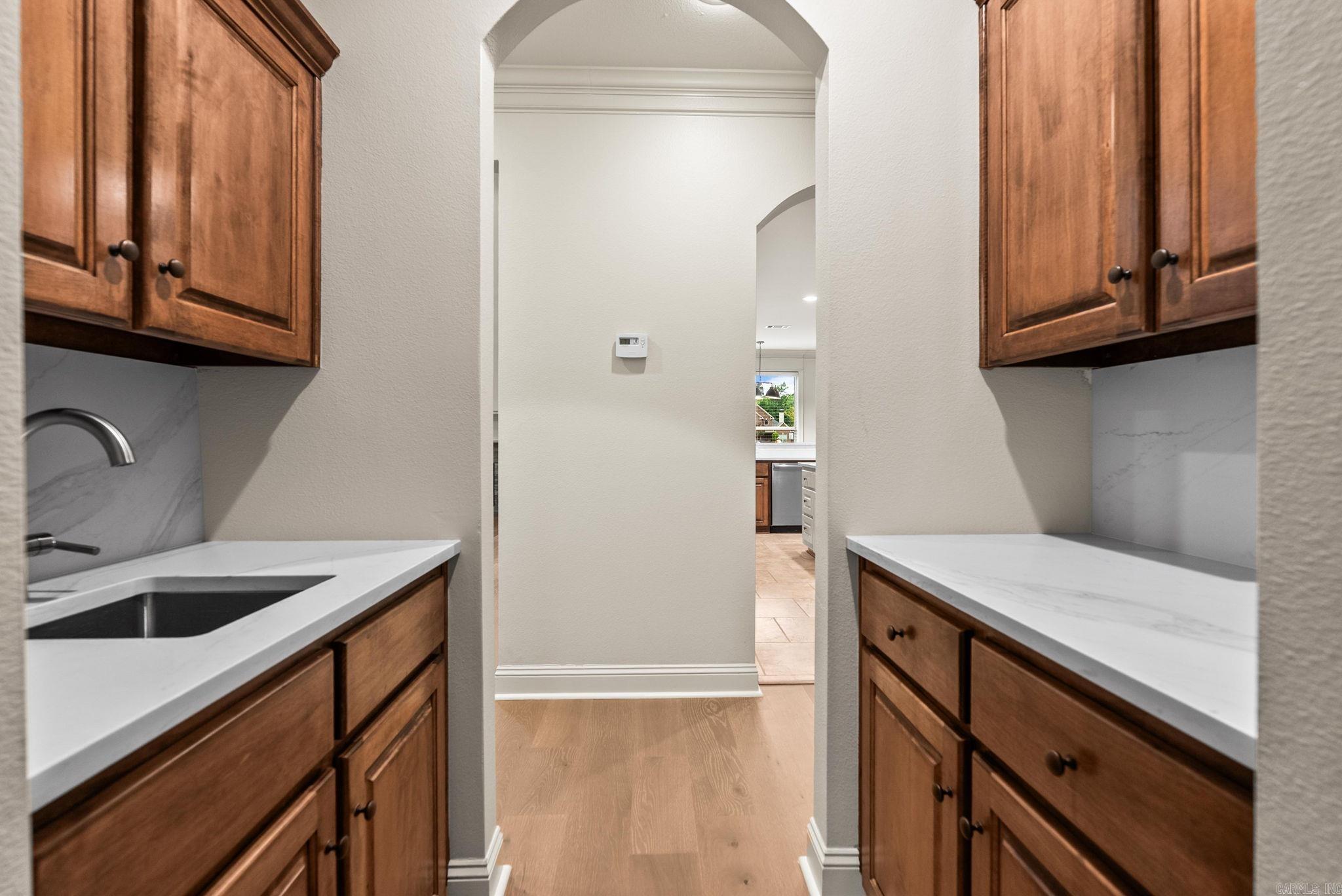 141 Oneida Way Property Photo 8