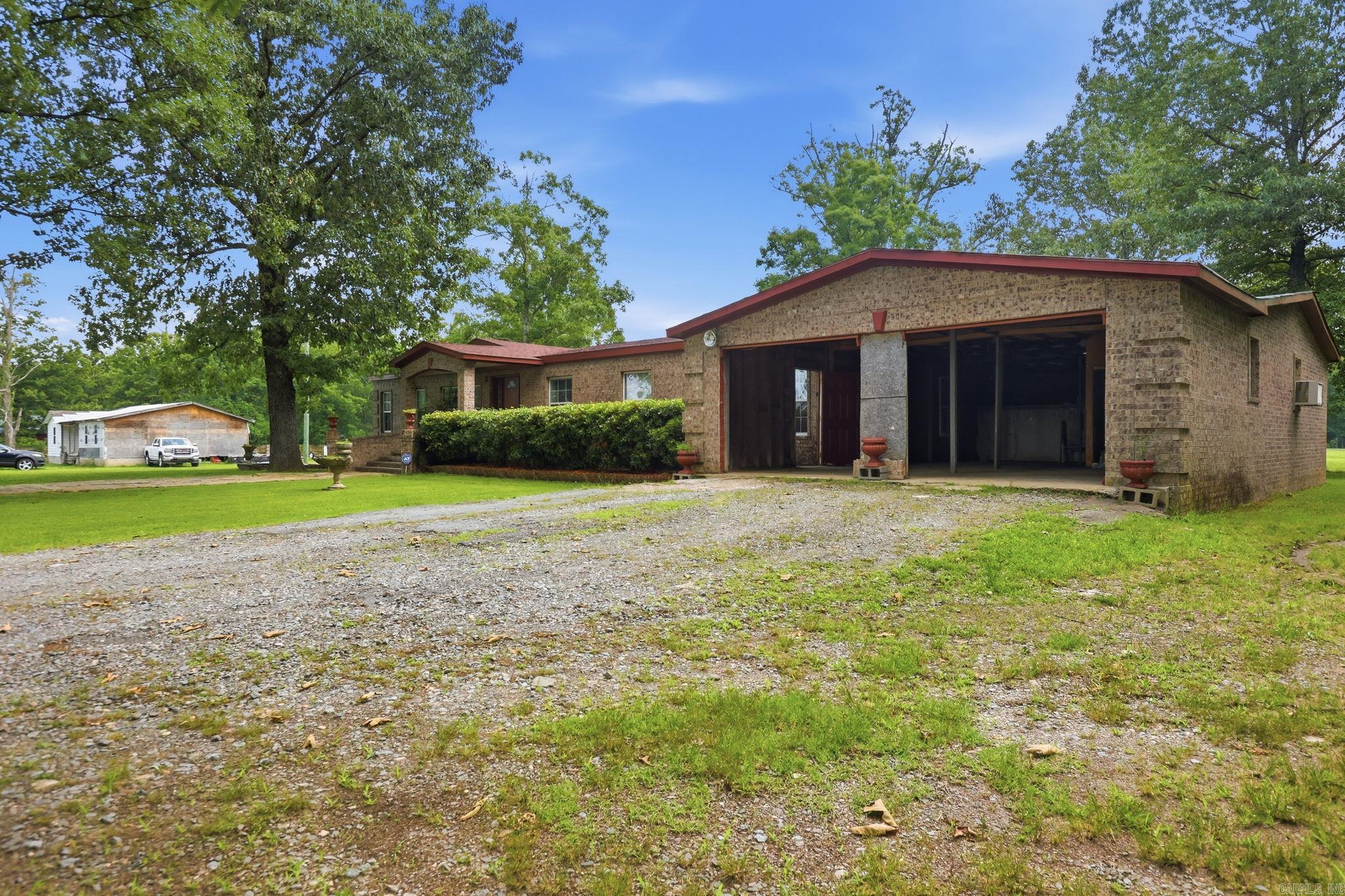 955 & 975 Highway 15 N Property Photo 1
