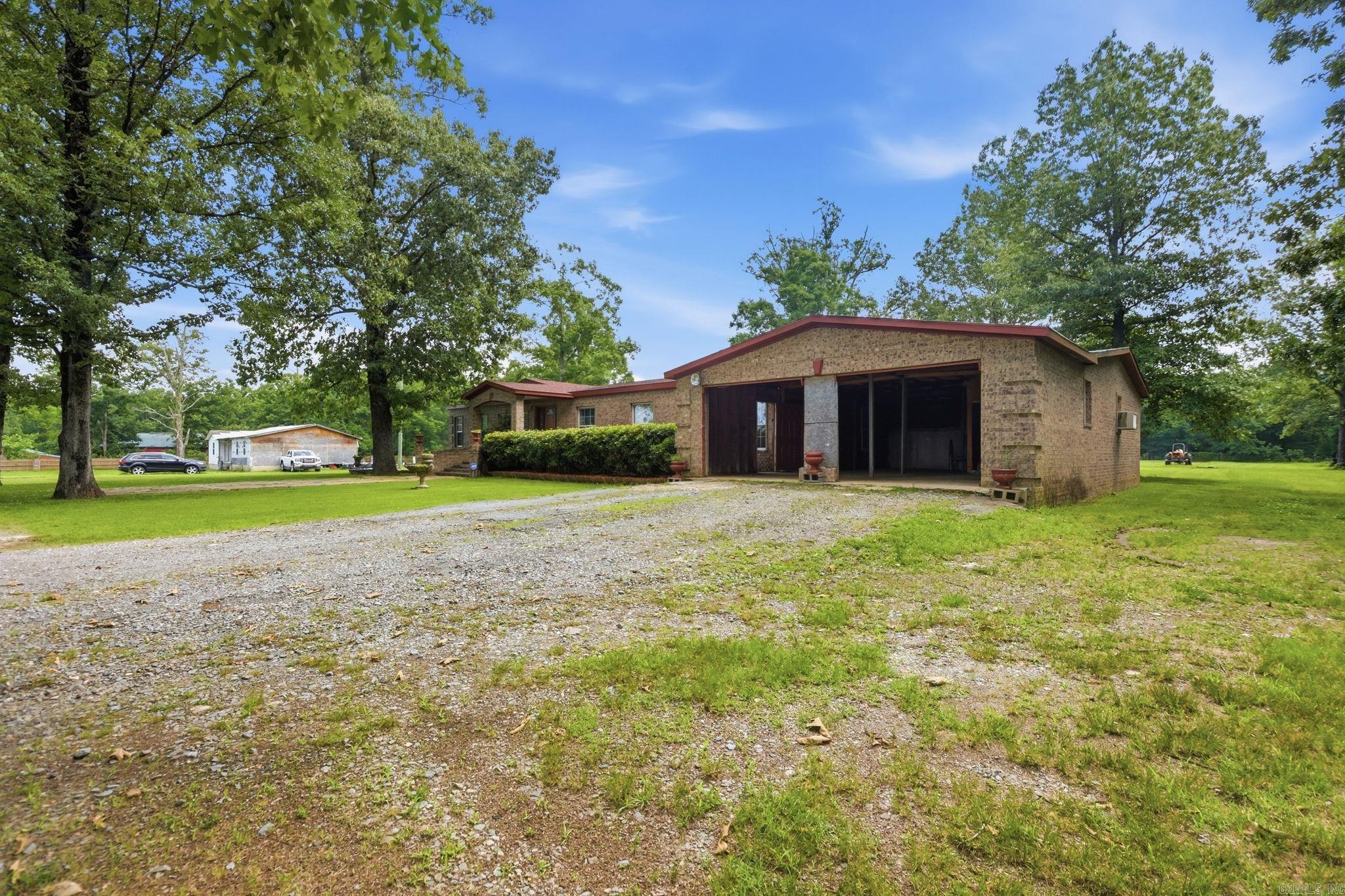 955 & 975 Highway 15 N Property Photo 2