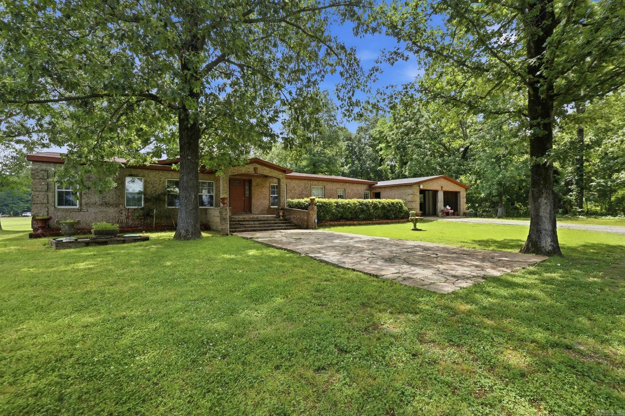 955 & 975 Highway 15 N Property Photo 4