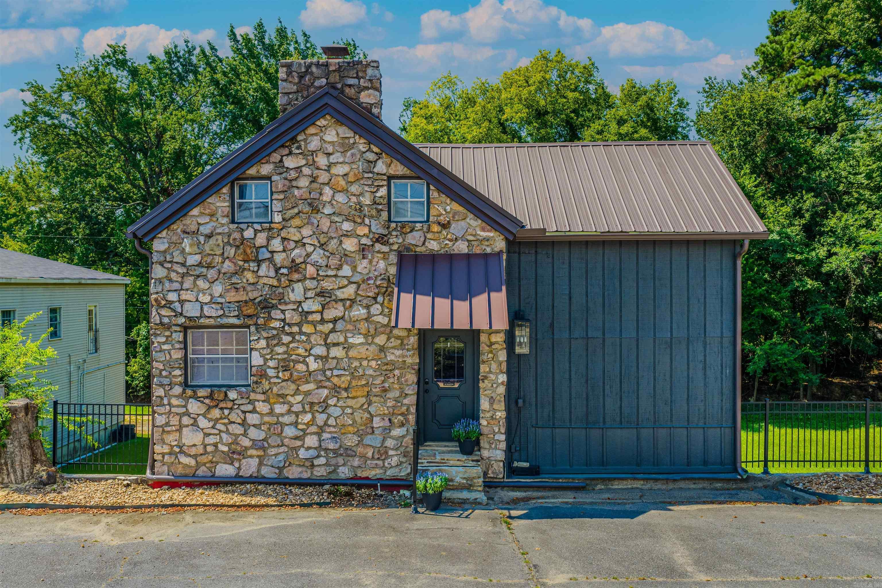 17940 I-30 Property Photo 1