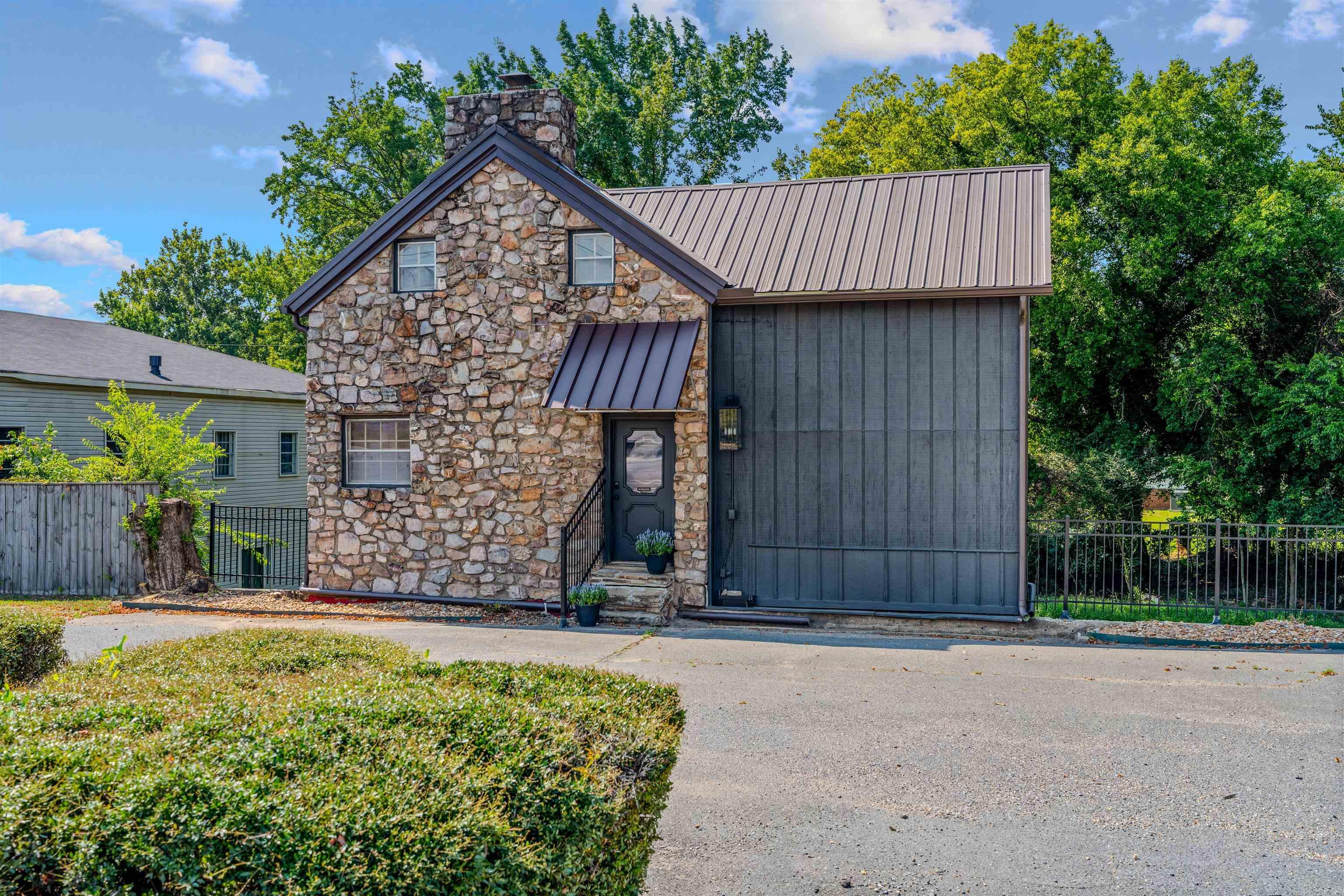 17940 I-30 Property Photo 2