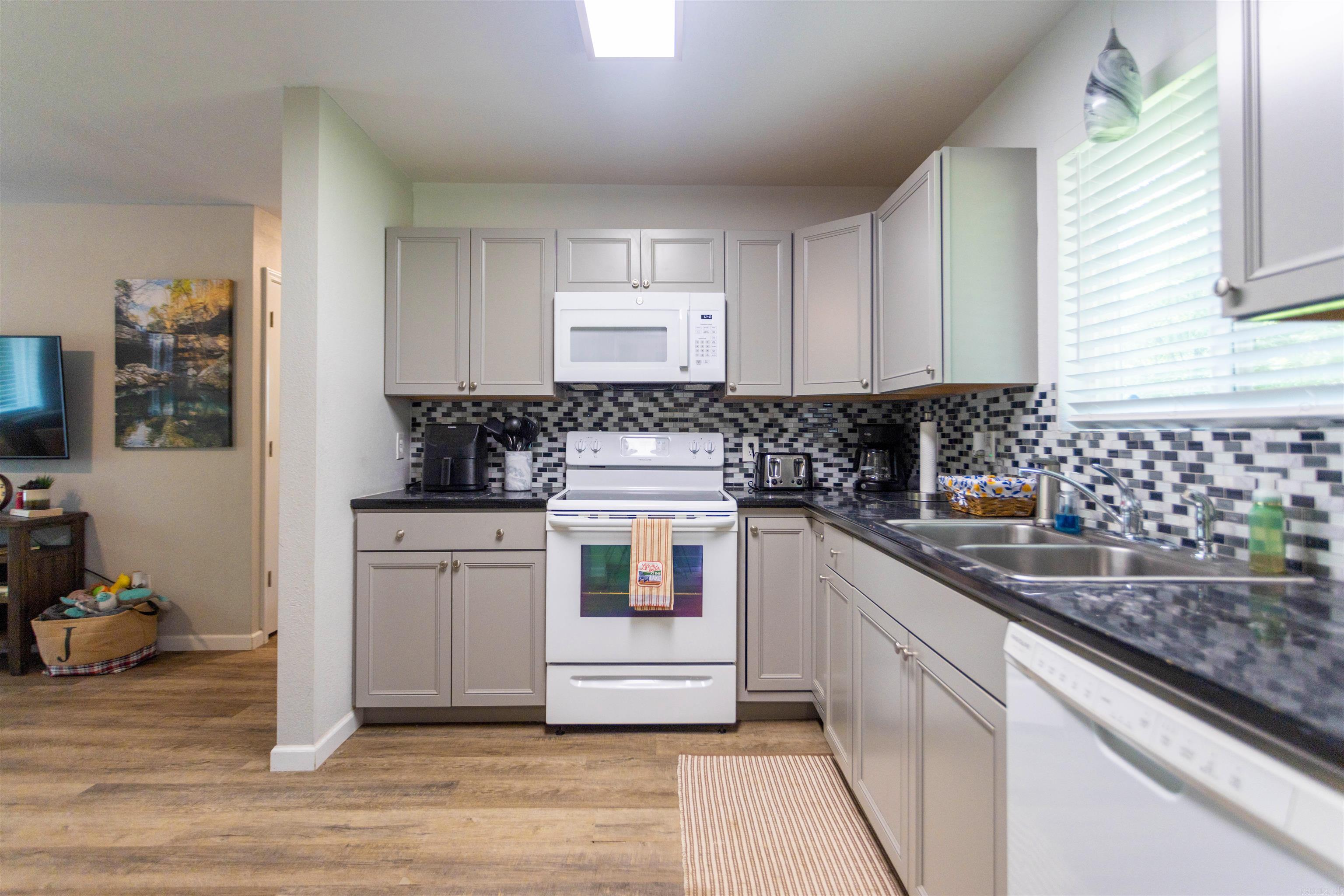 242 Lakeview Drive Property Photo 14