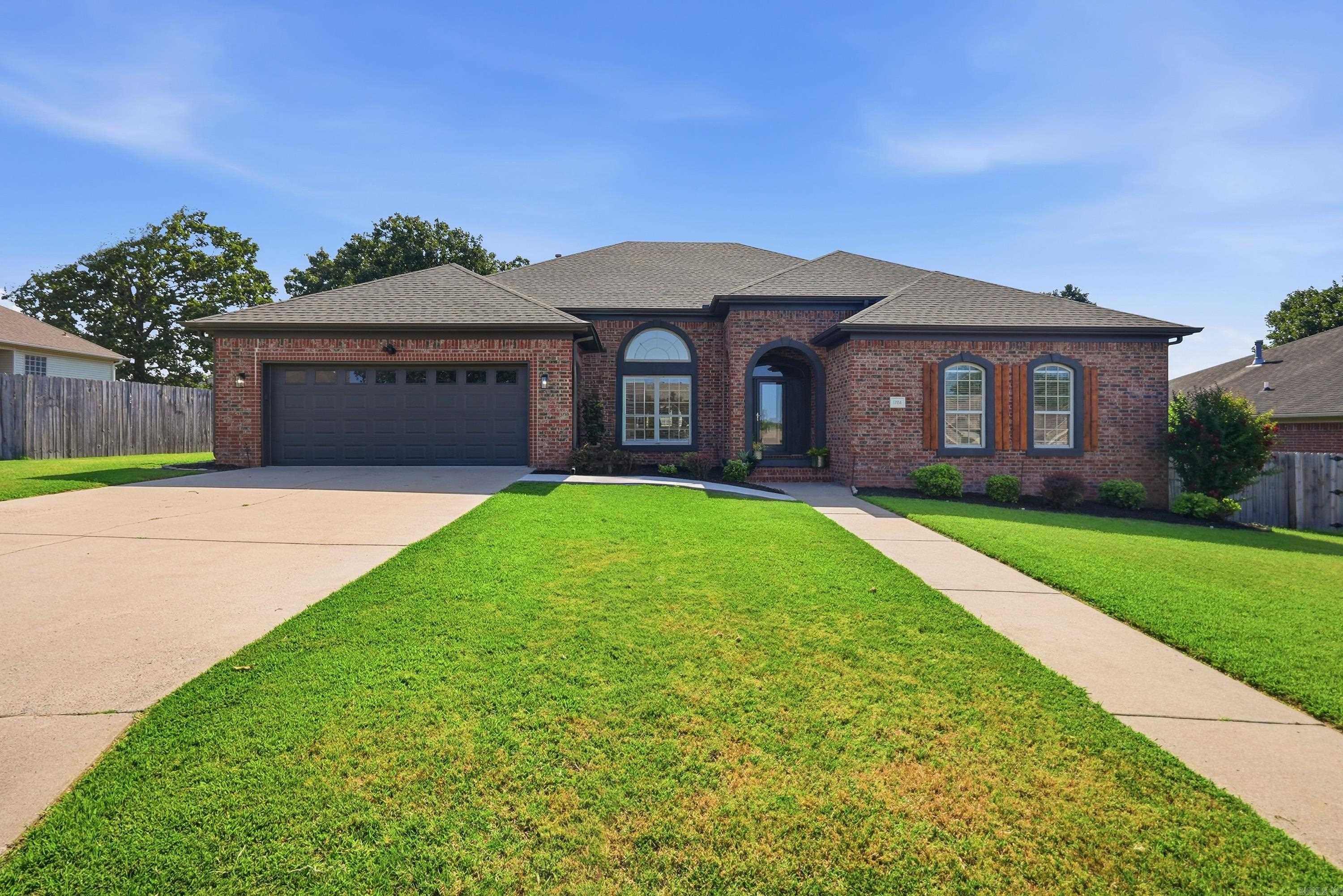 1724 Oakbrook Drive Property Photo 1