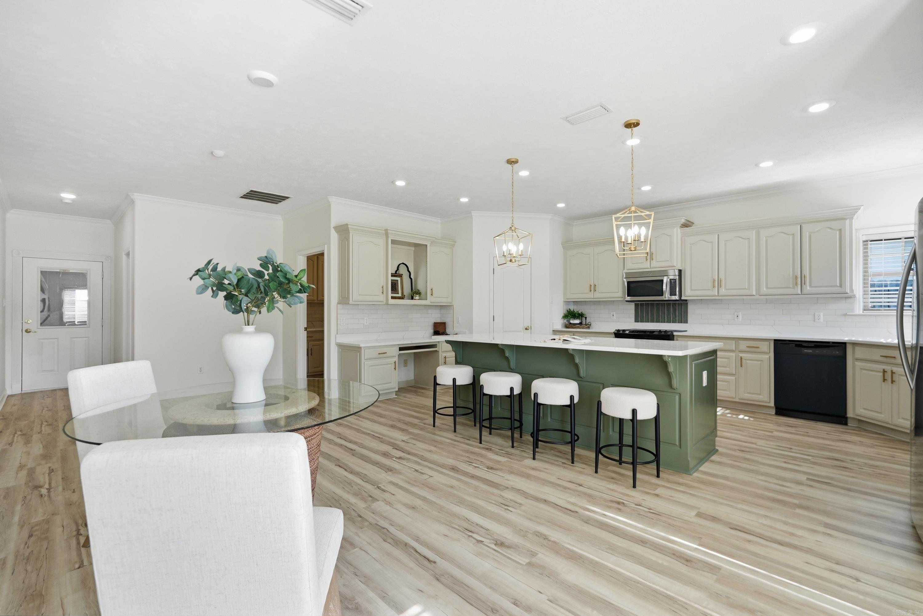 1724 Oakbrook Drive Property Photo 11
