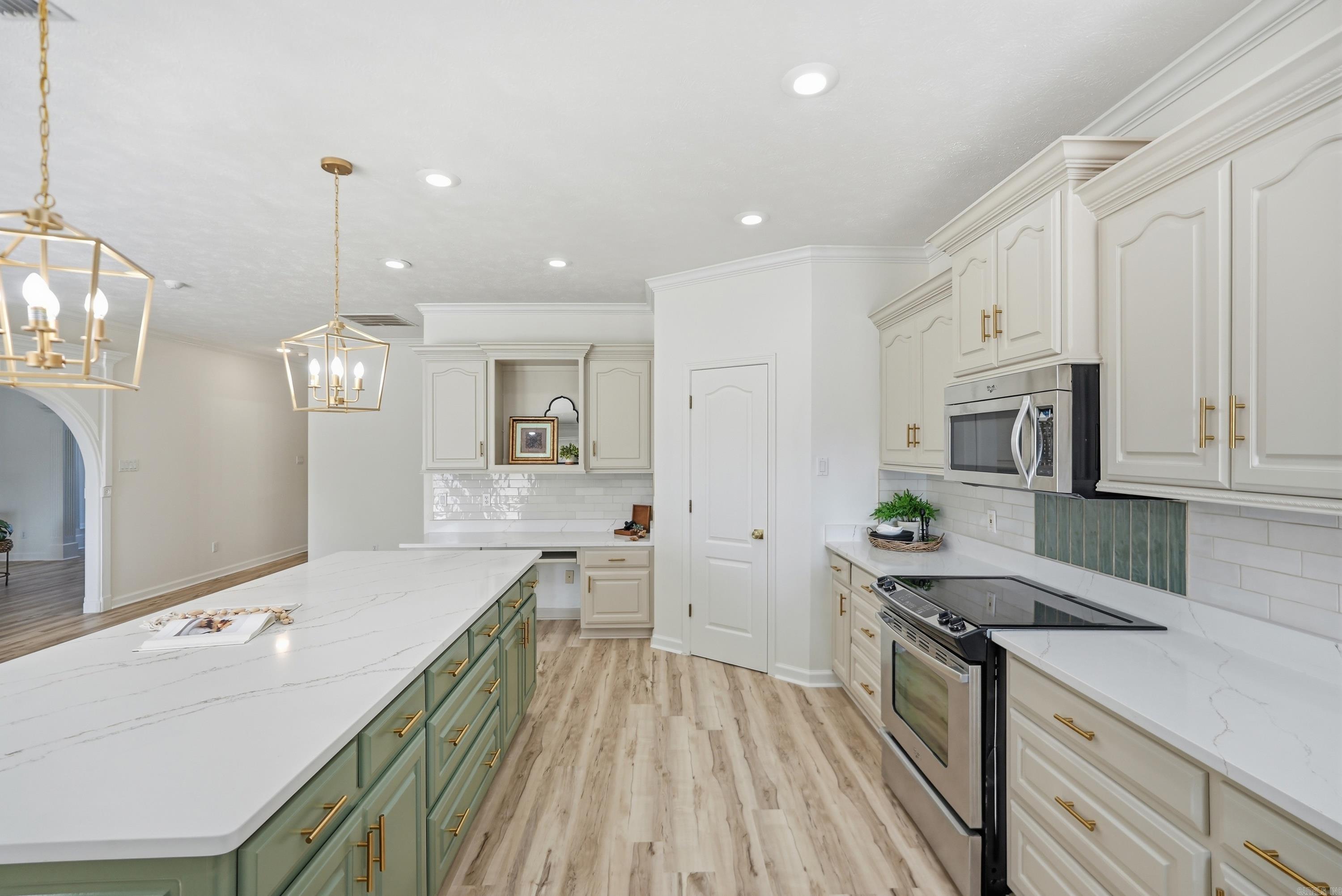 1724 Oakbrook Drive Property Photo 14