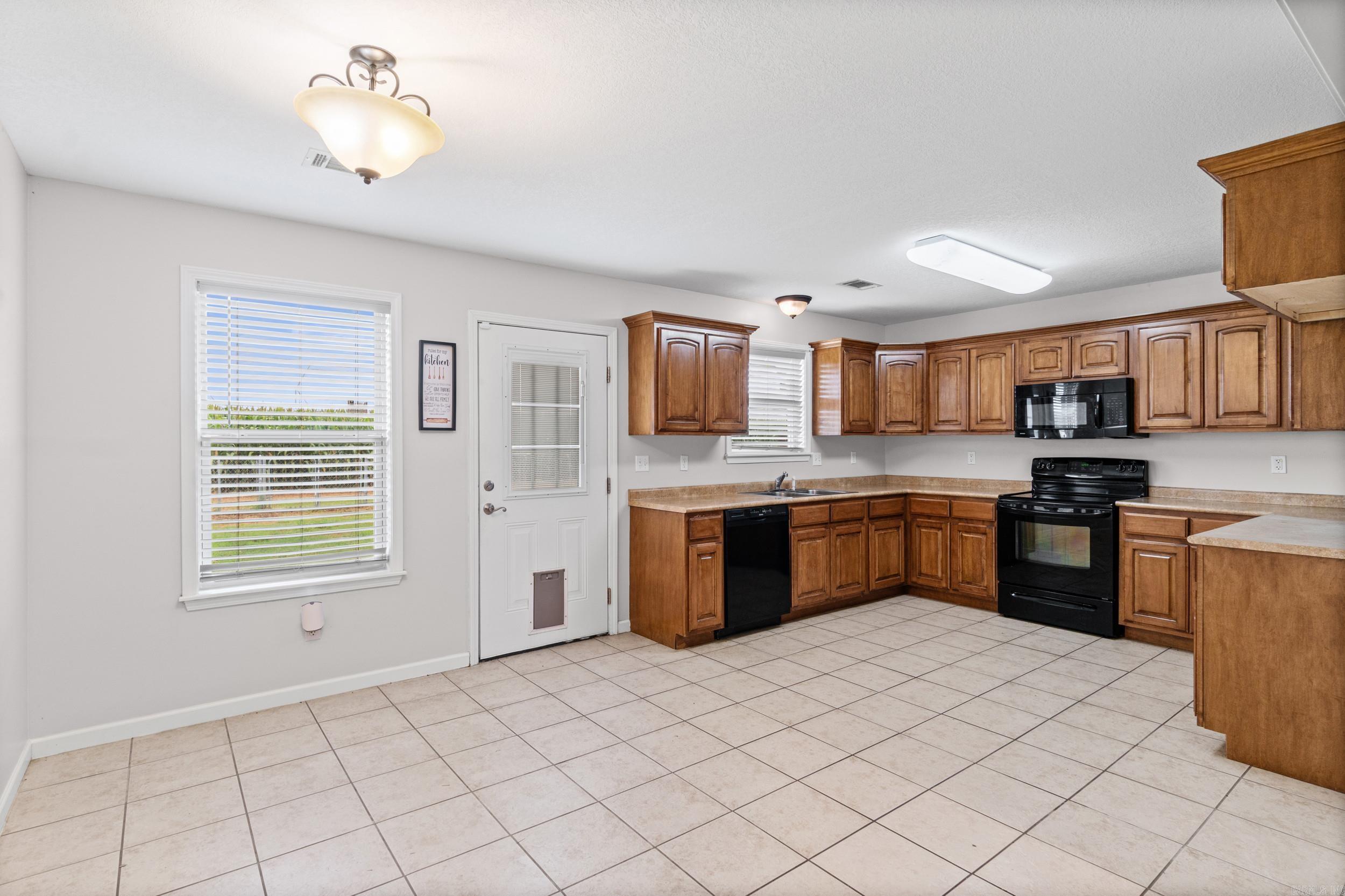 2546 Highway 284 Property Photo 9