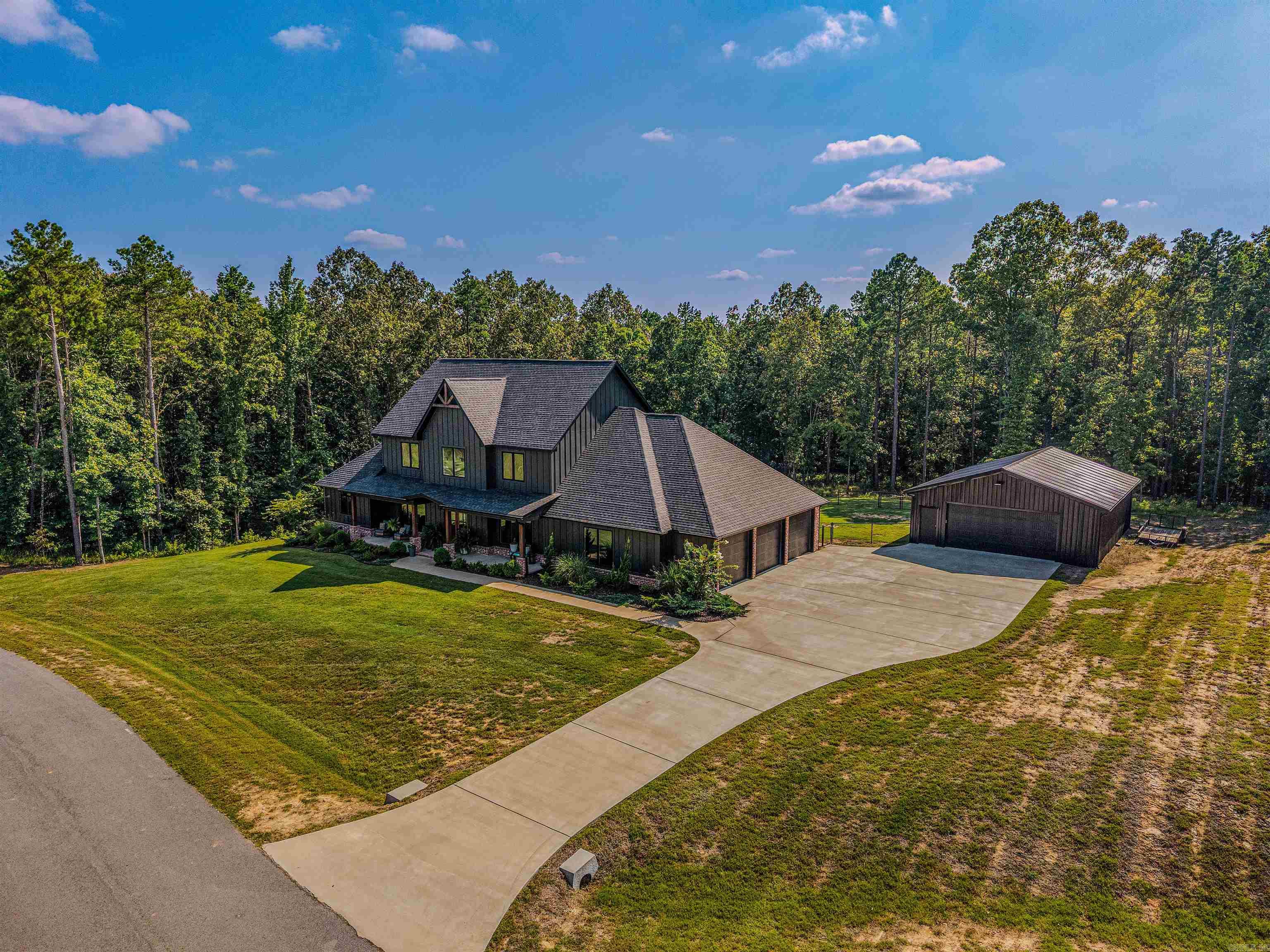 3009 Pine Hill Drive Property Photo 4