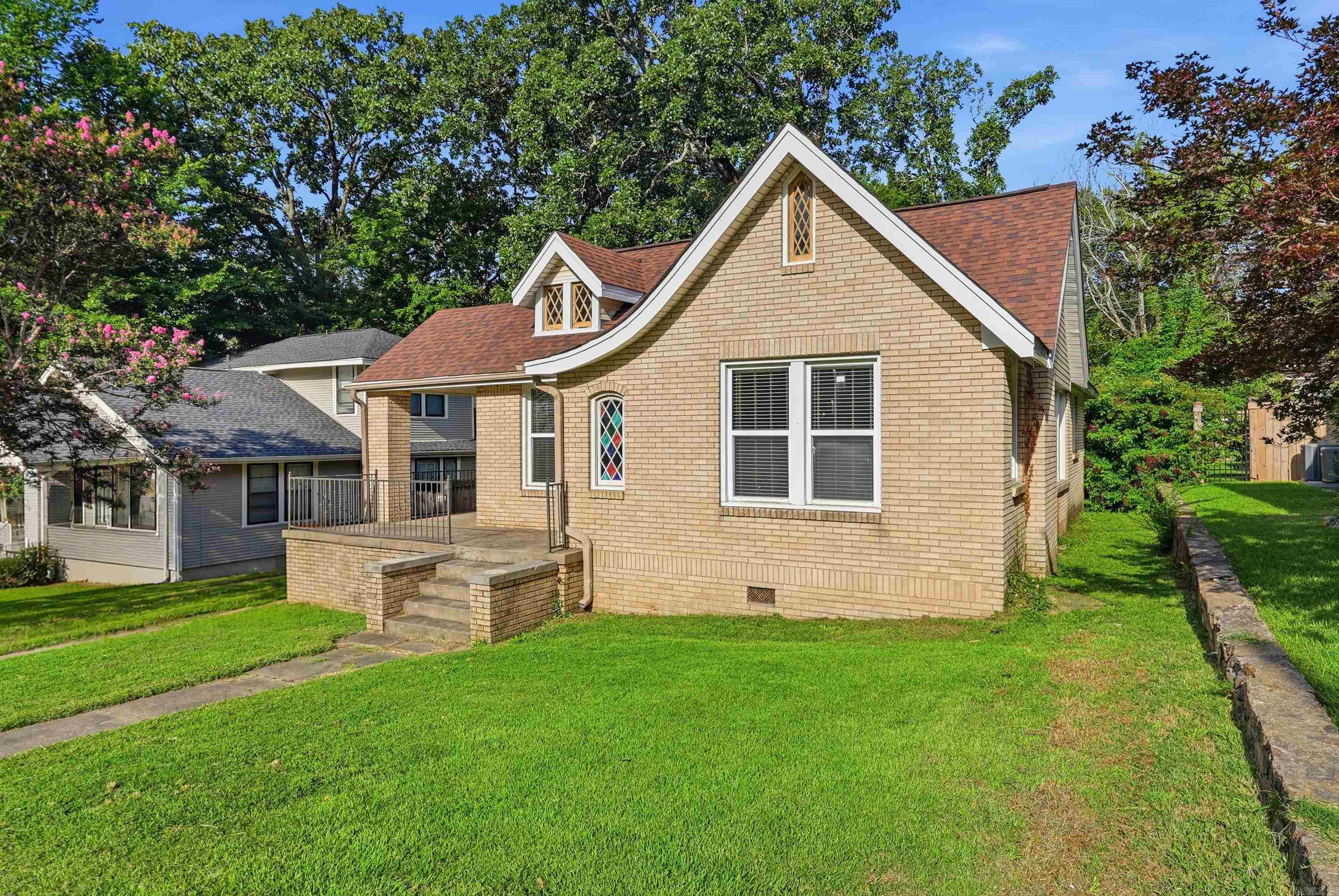 316 N Pine Street Property Photo 4