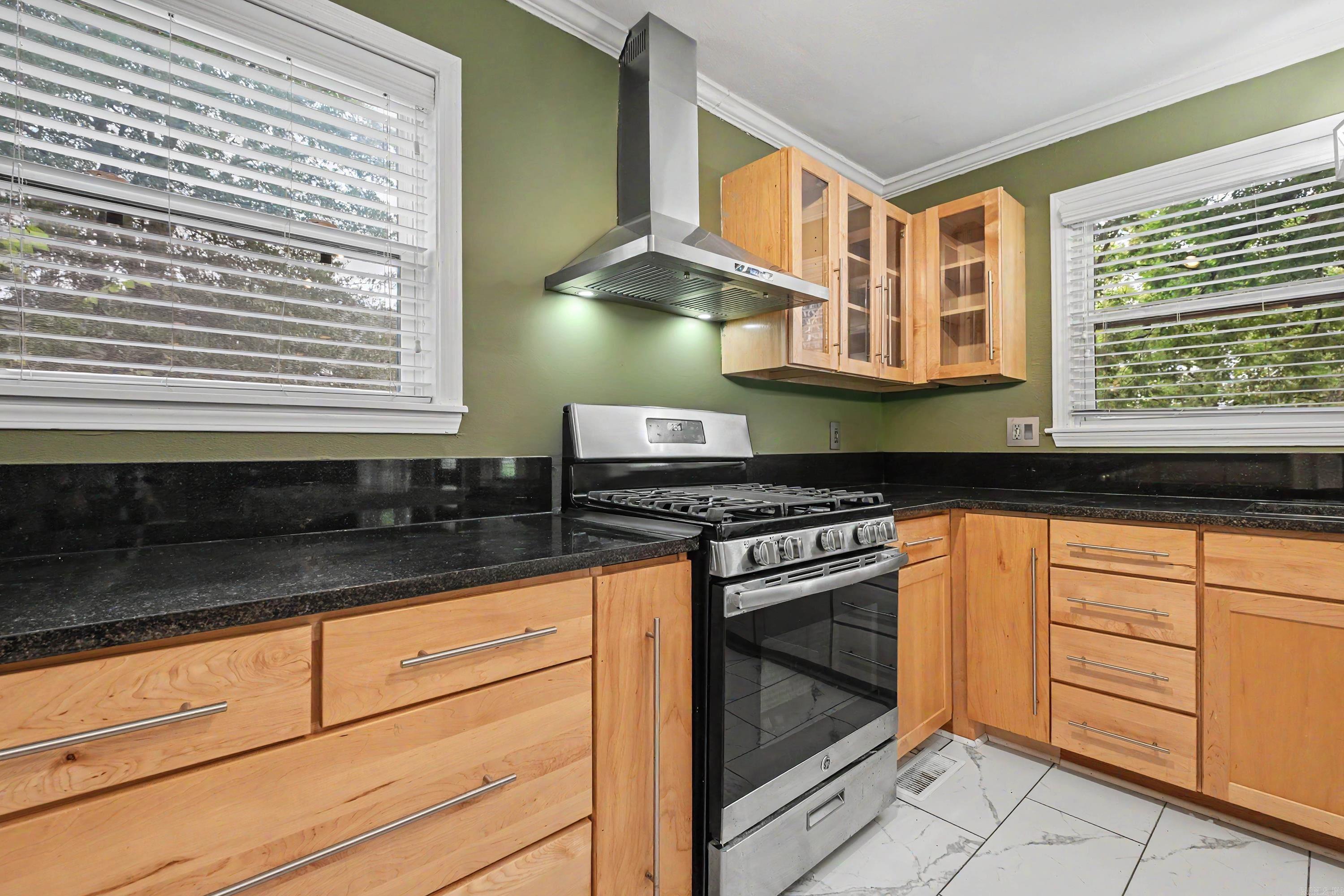 6725 Kavanaugh Place Property Photo 6