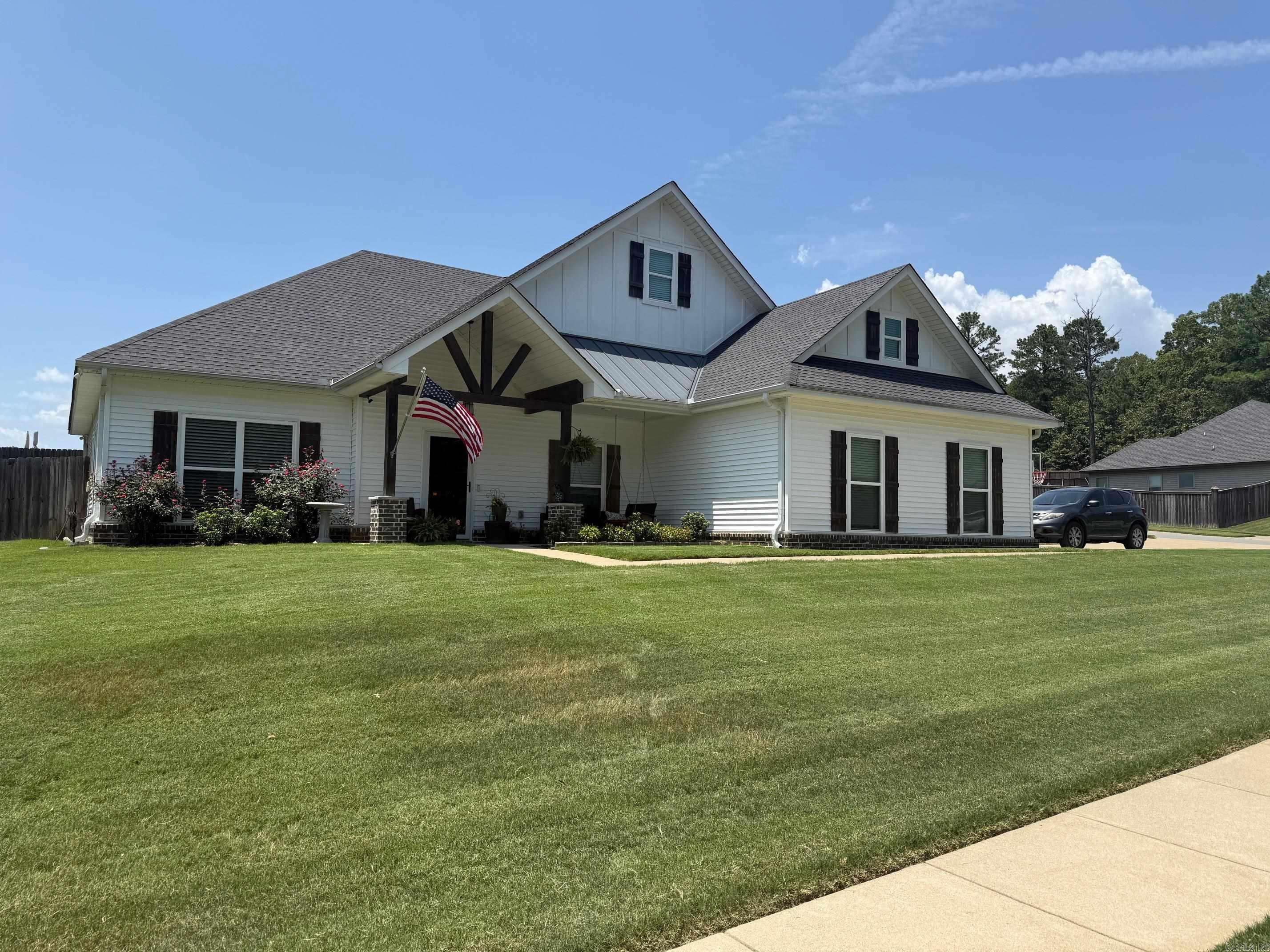 3903 Hampton Drive Property Photo 1