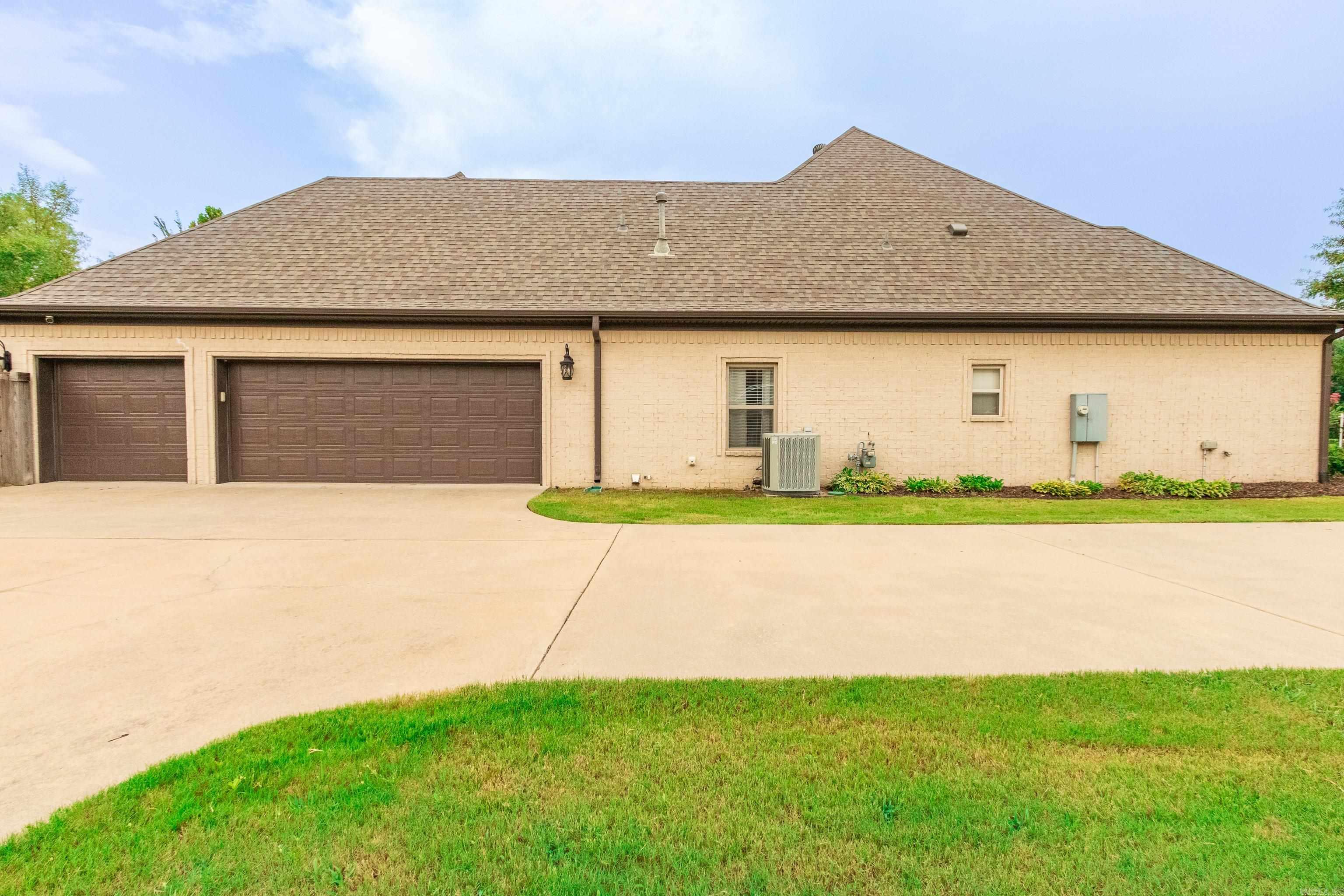 9016 Naples Property Photo 4