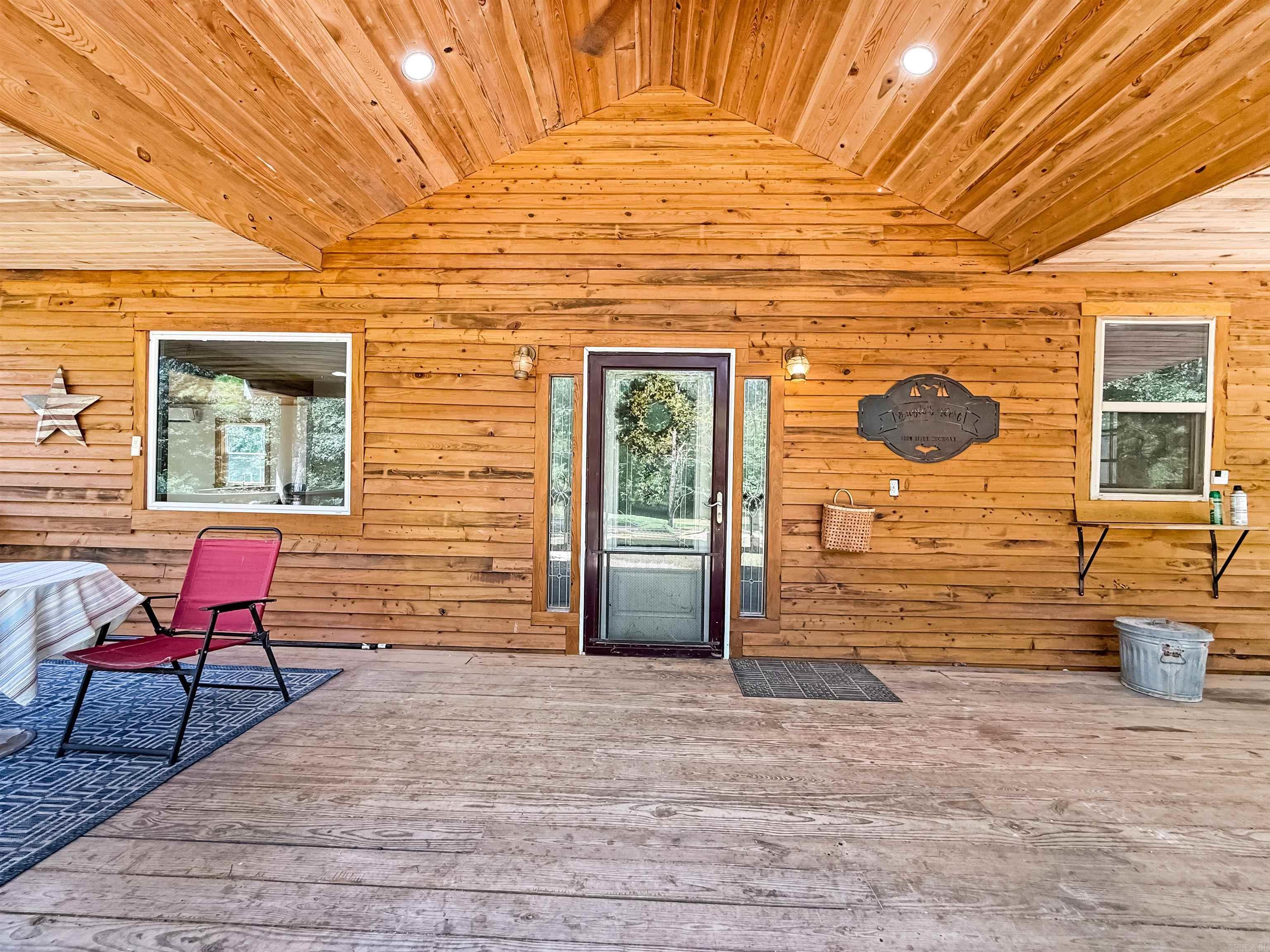 100 Country Lane Property Photo 3
