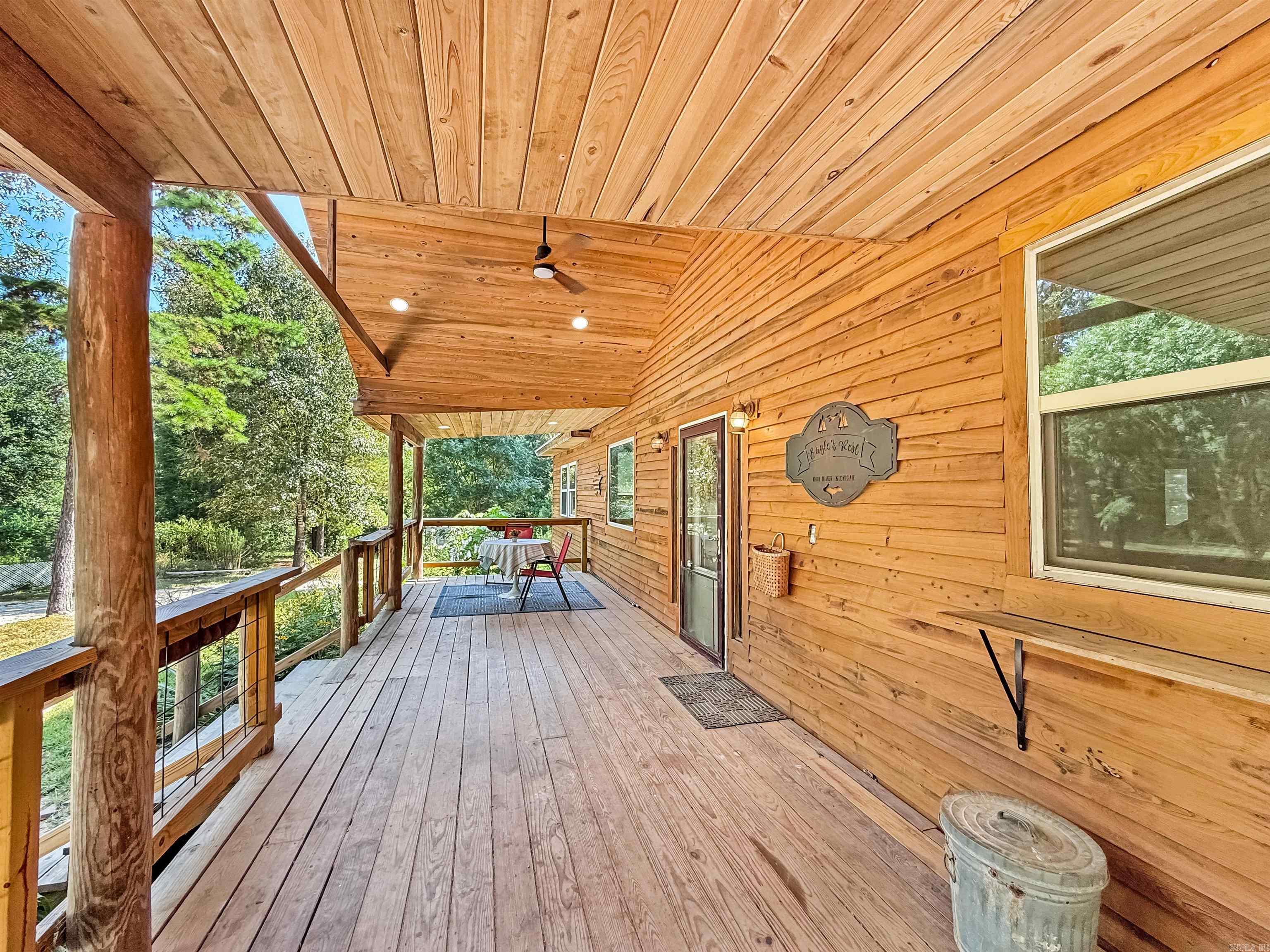 100 Country Lane Property Photo 4