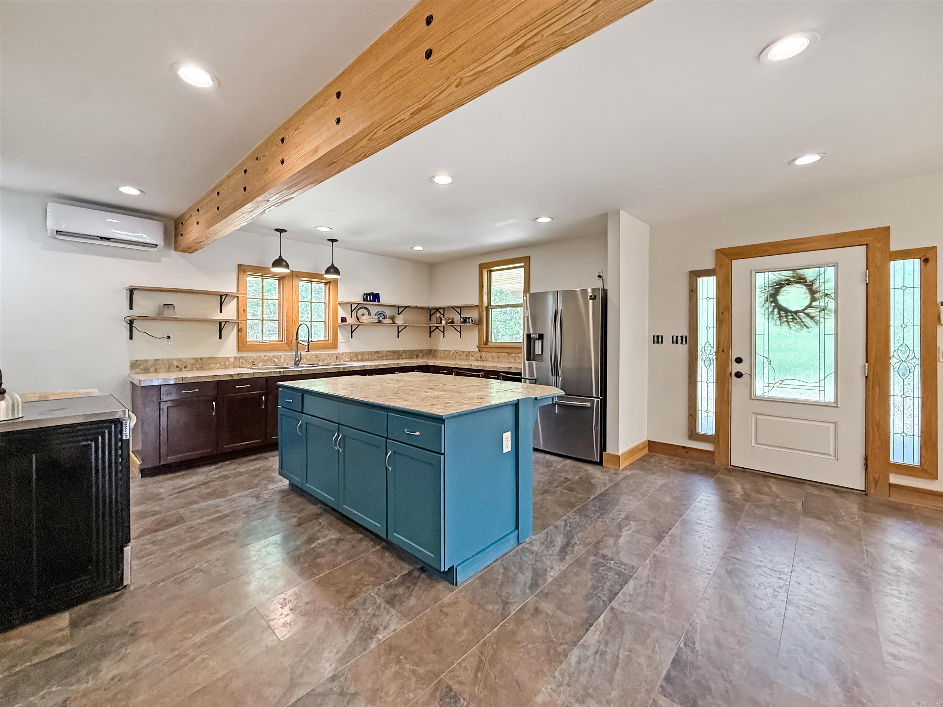 100 Country Lane Property Photo 7