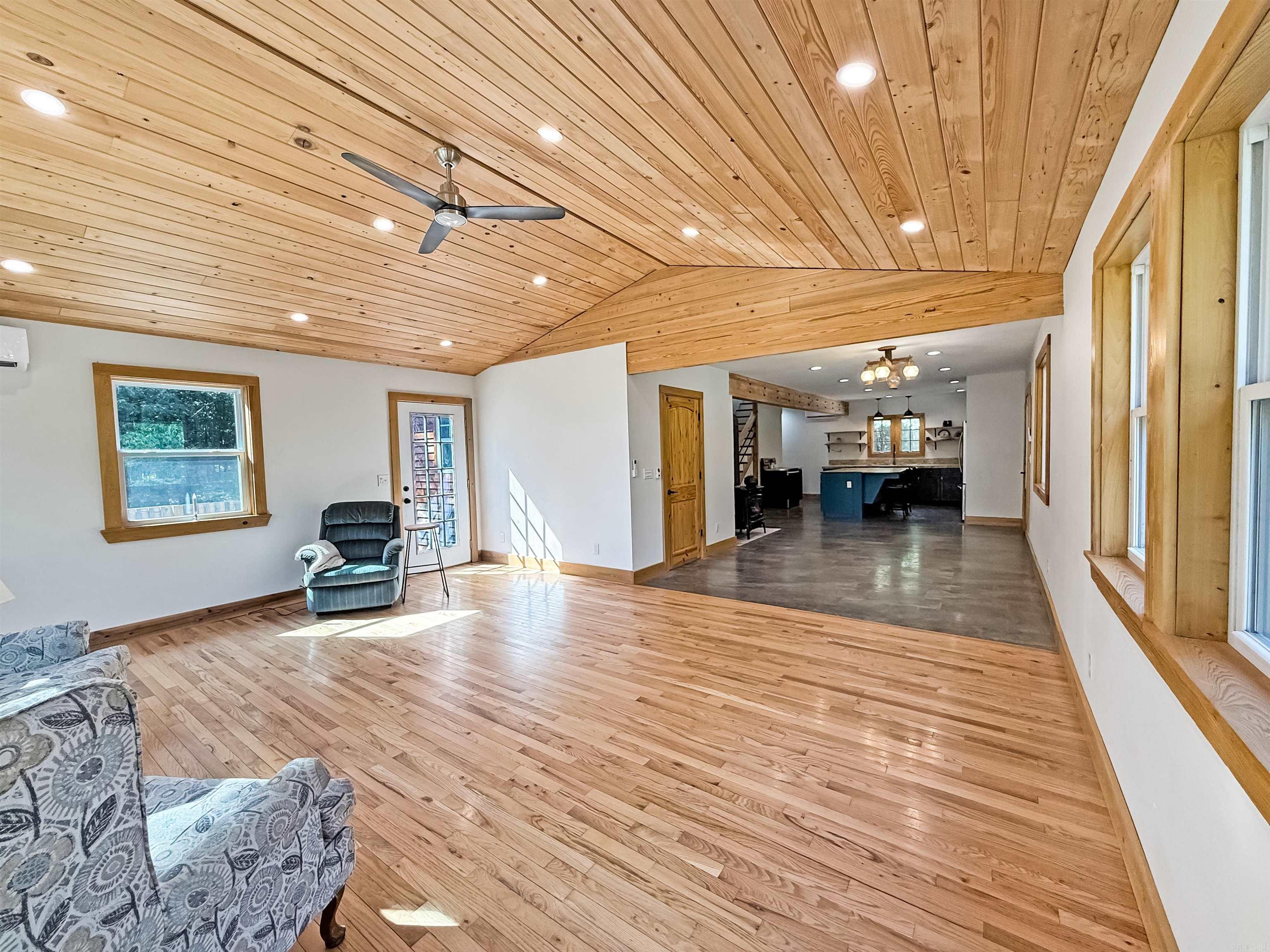 100 Country Lane Property Photo 14