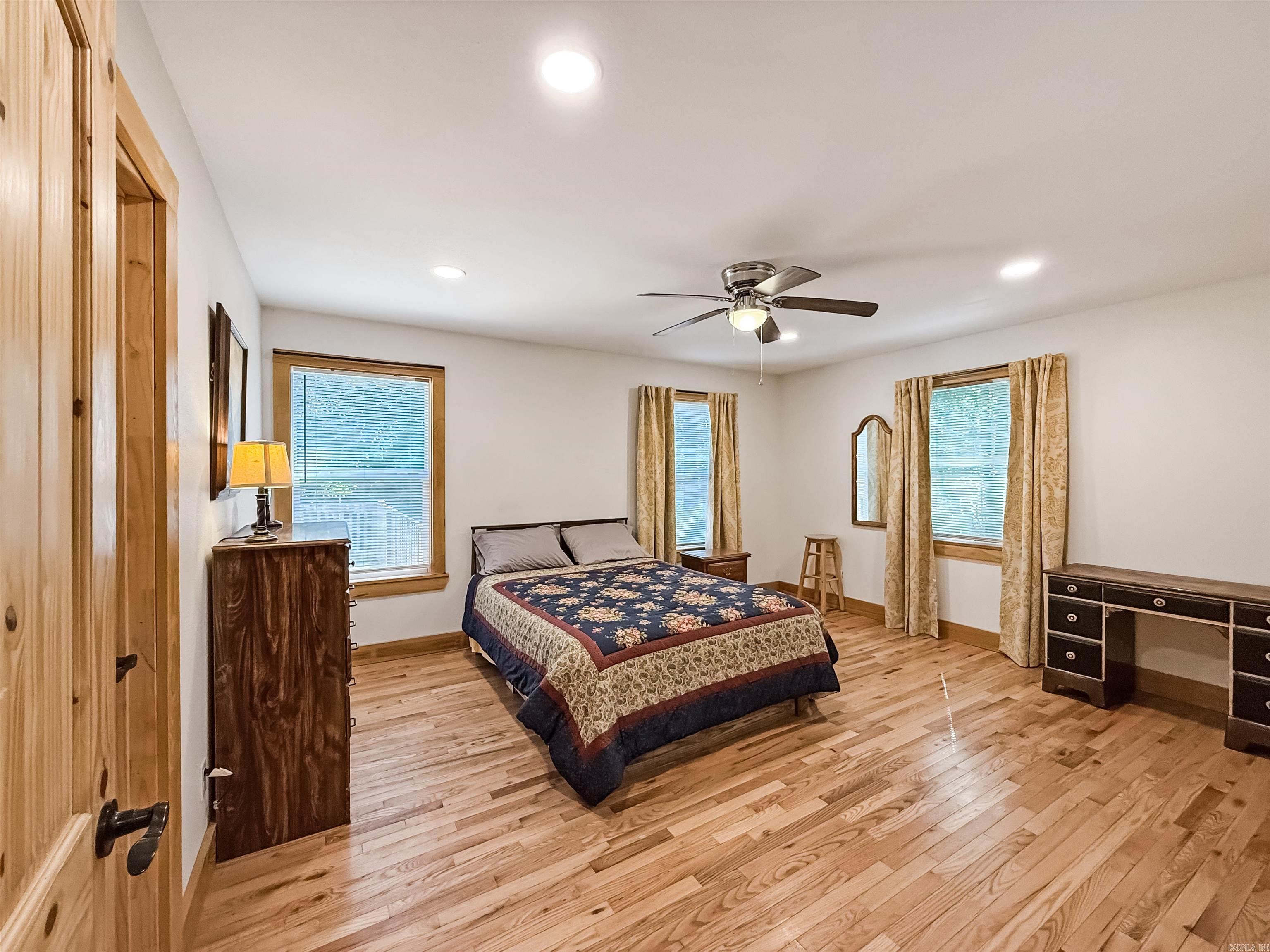 100 Country Lane Property Photo 15