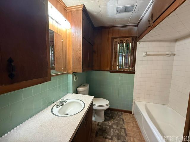405 Lilac Drive Property Photo 6