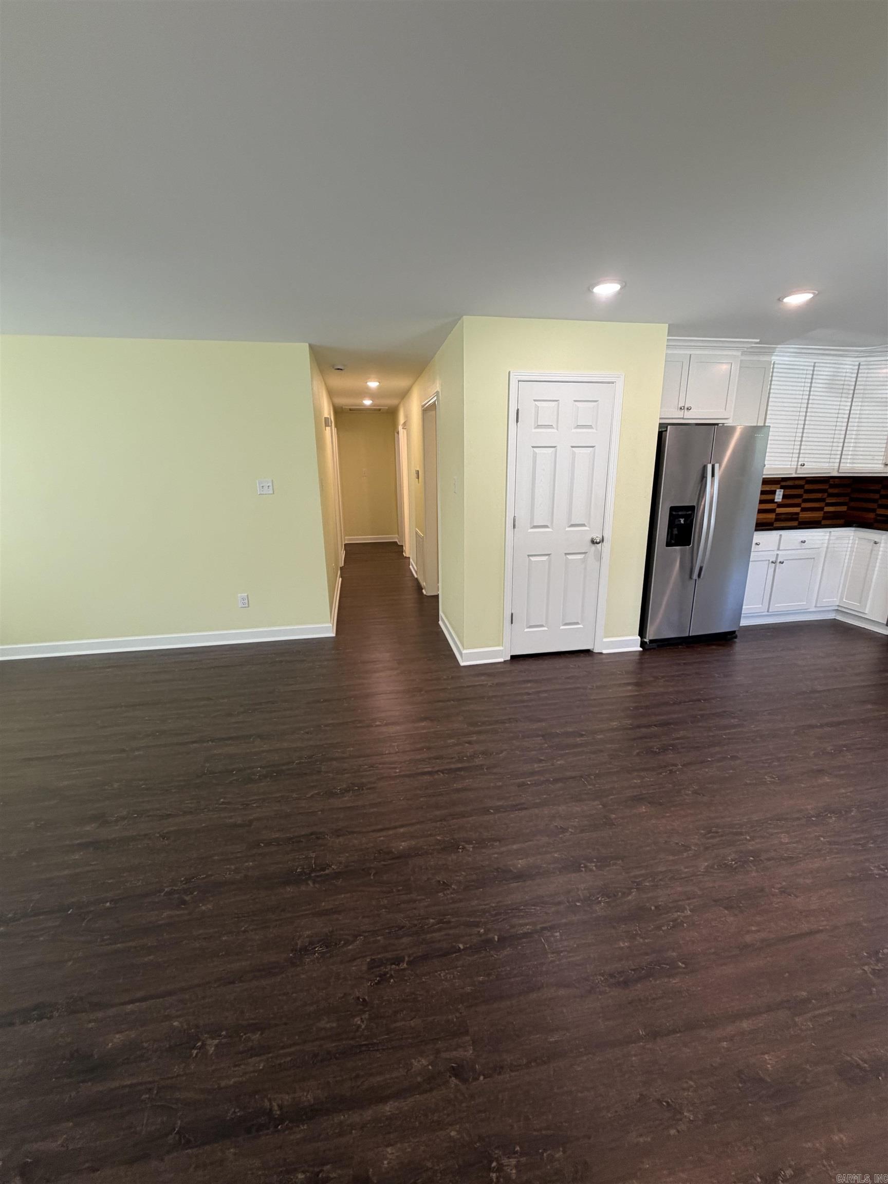 211 Thomas Circle Property Photo 2