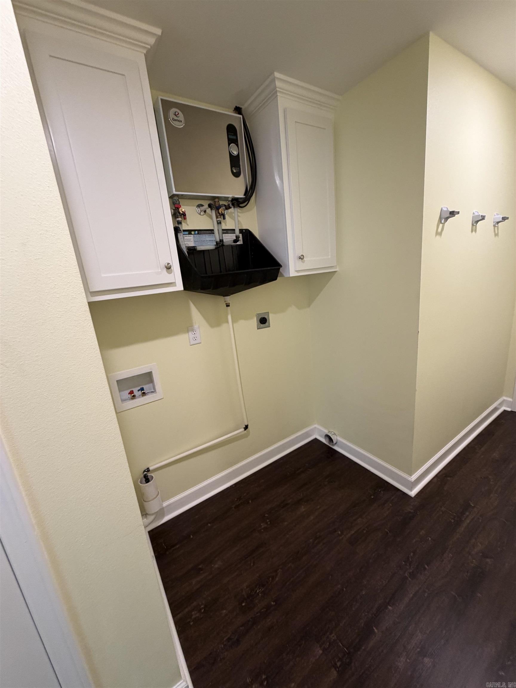 211 Thomas Circle Property Photo 6