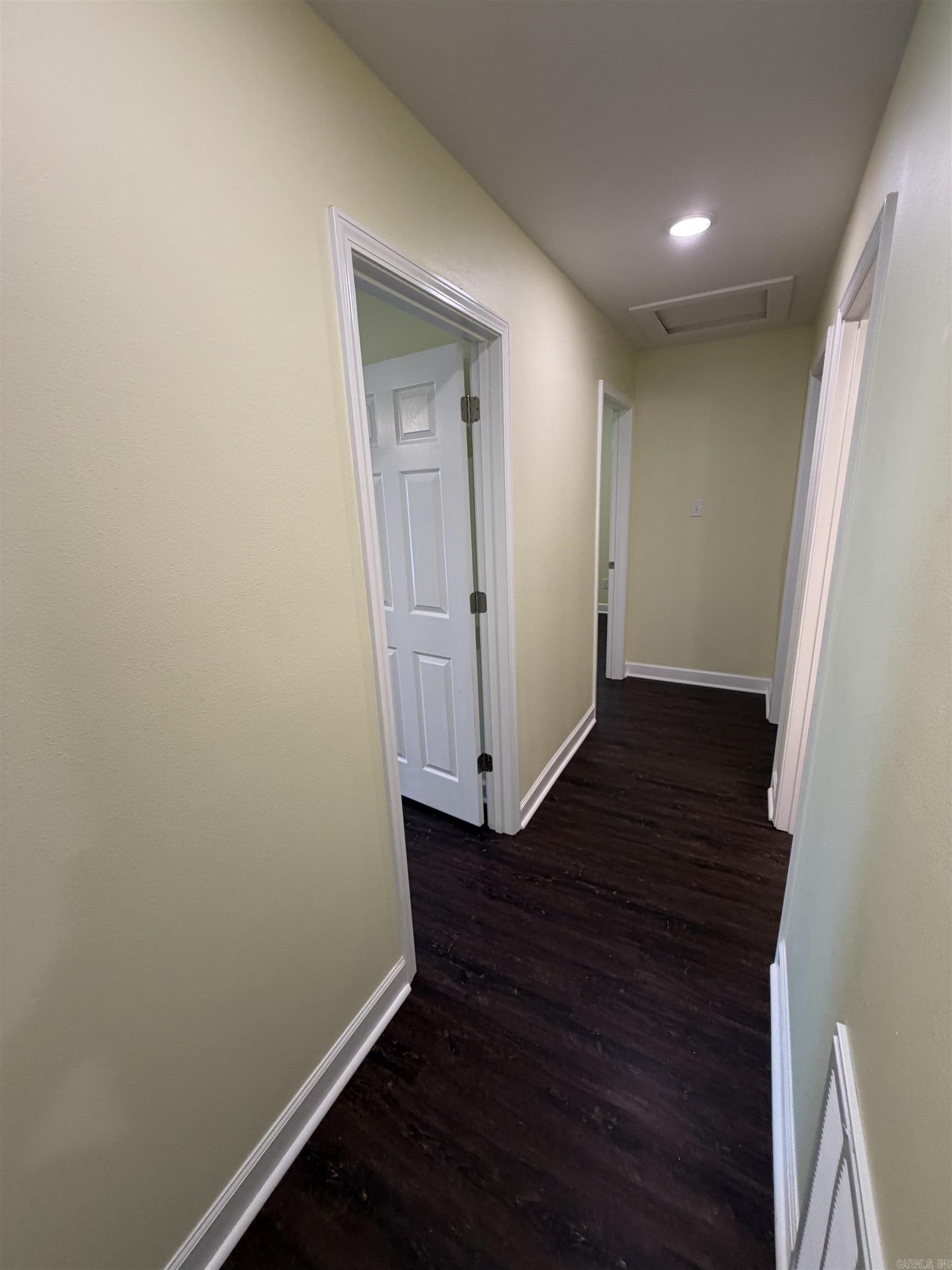 211 Thomas Circle Property Photo 7