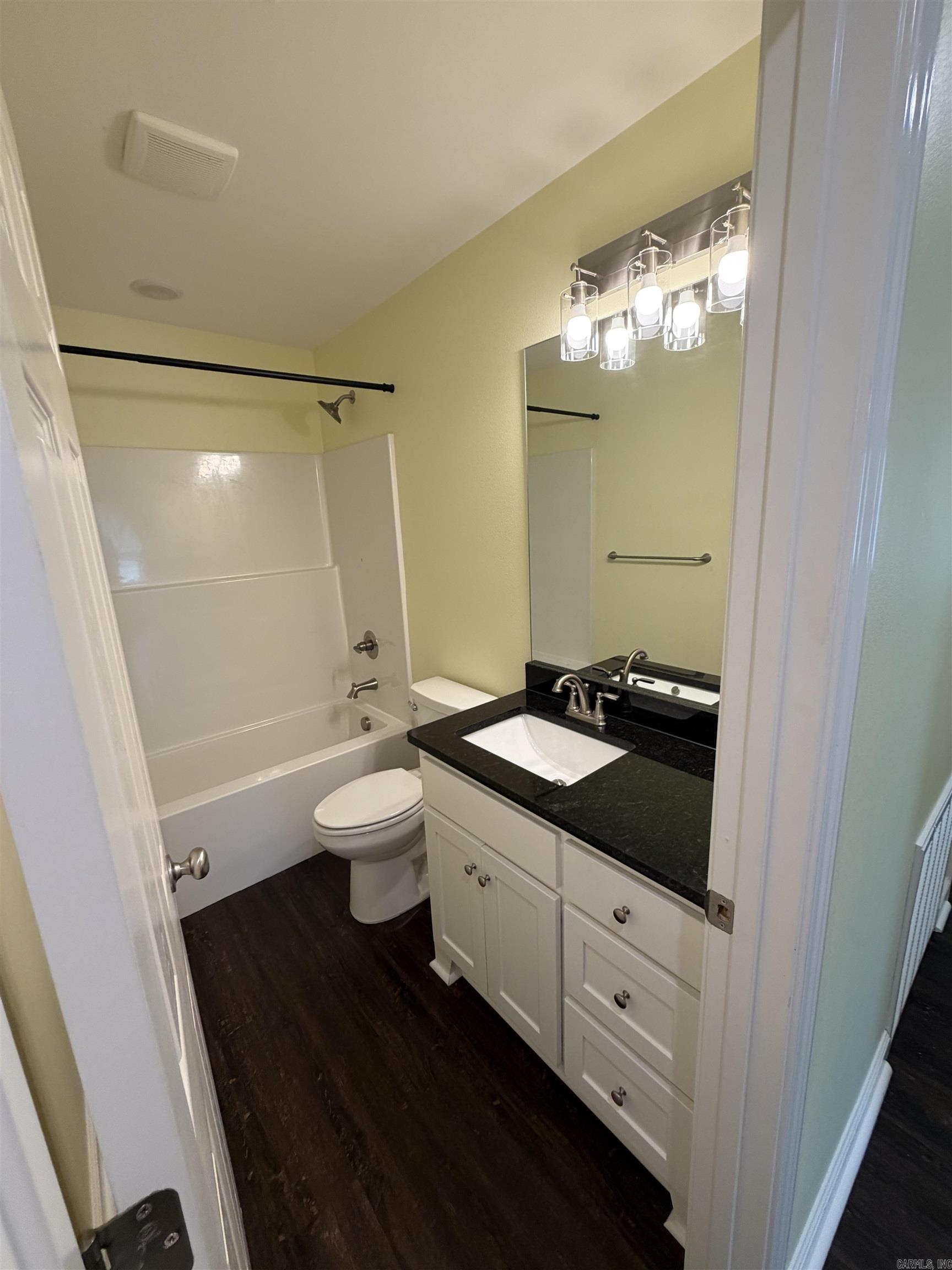 211 Thomas Circle Property Photo 9