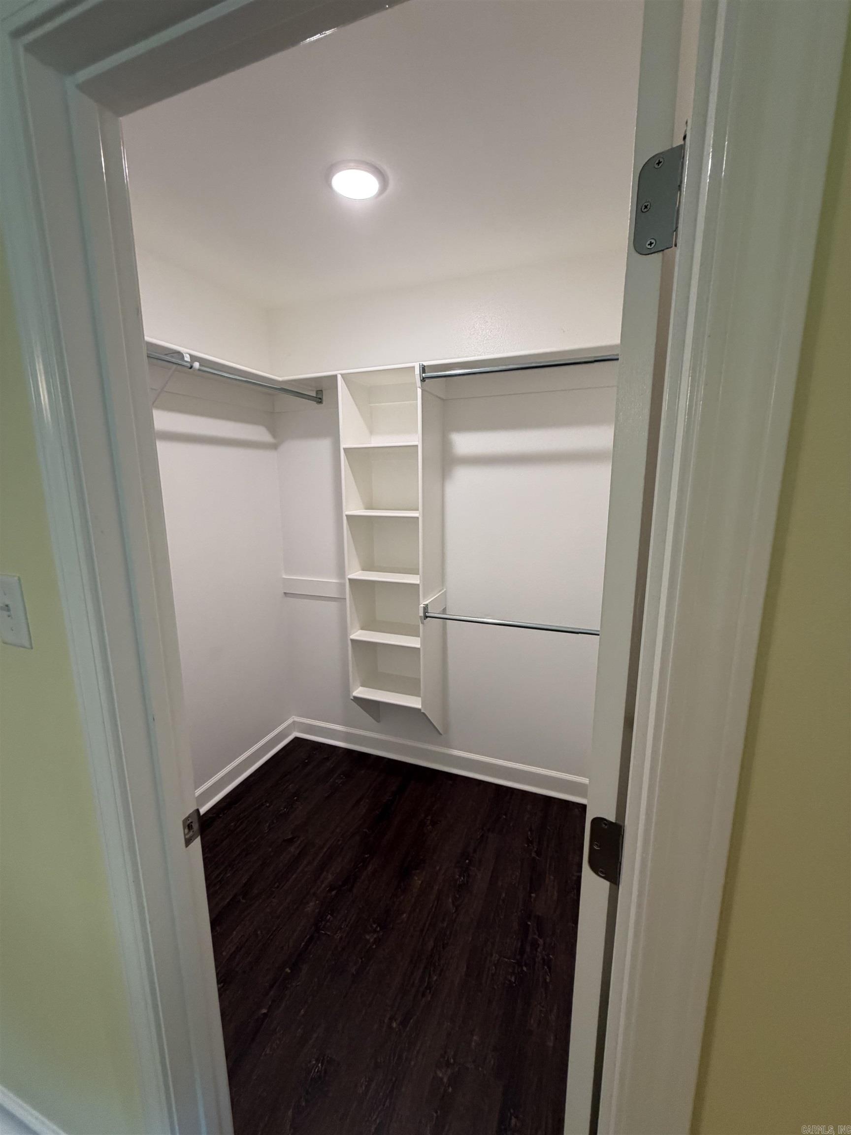 211 Thomas Circle Property Photo 14