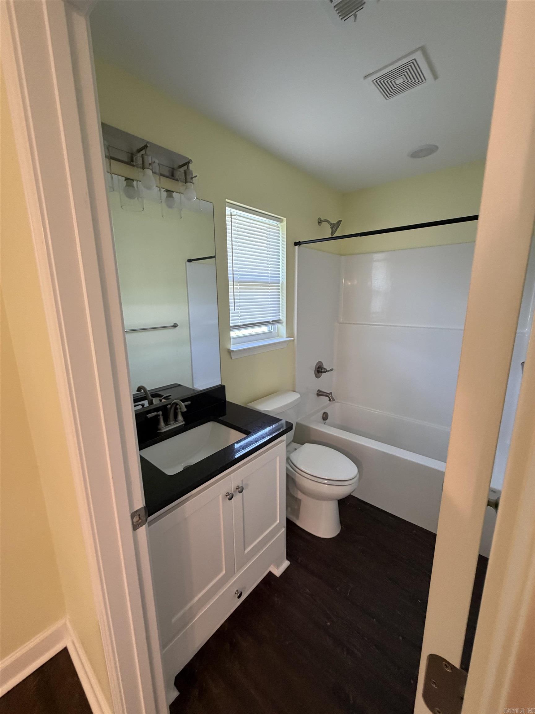 211 Thomas Circle Property Photo 17