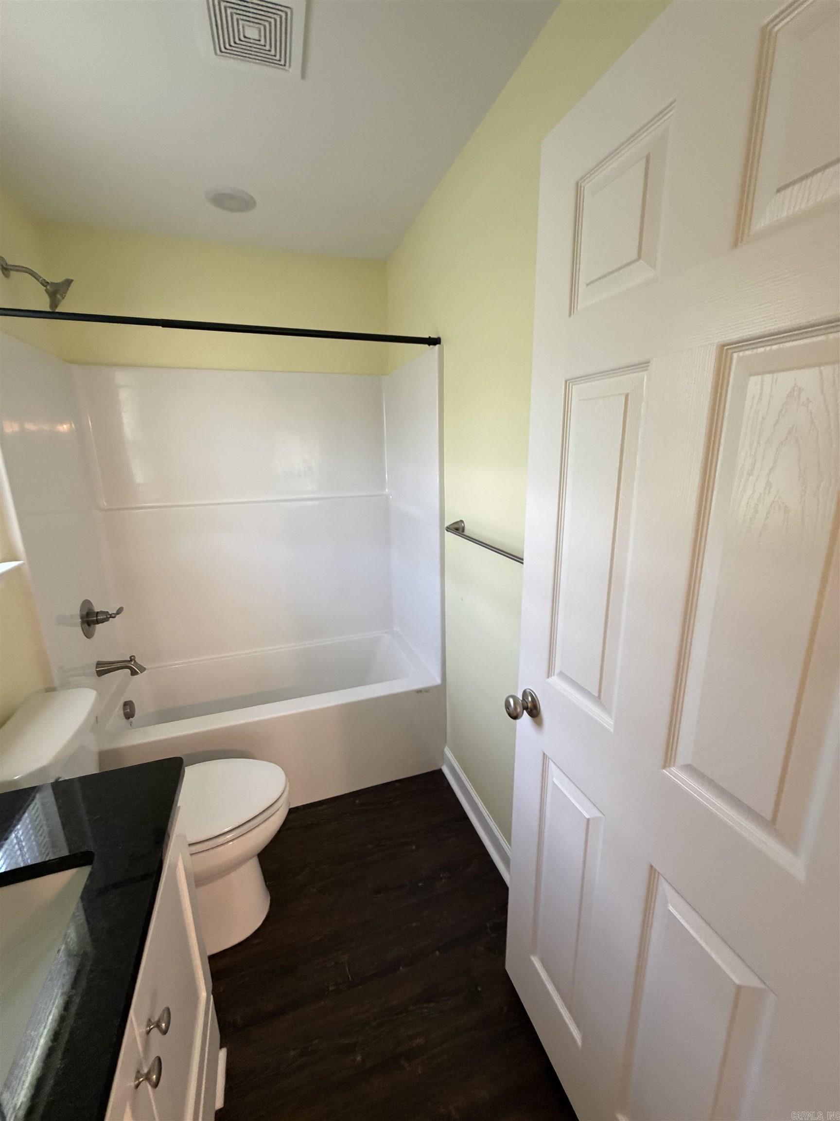 211 Thomas Circle Property Photo 18