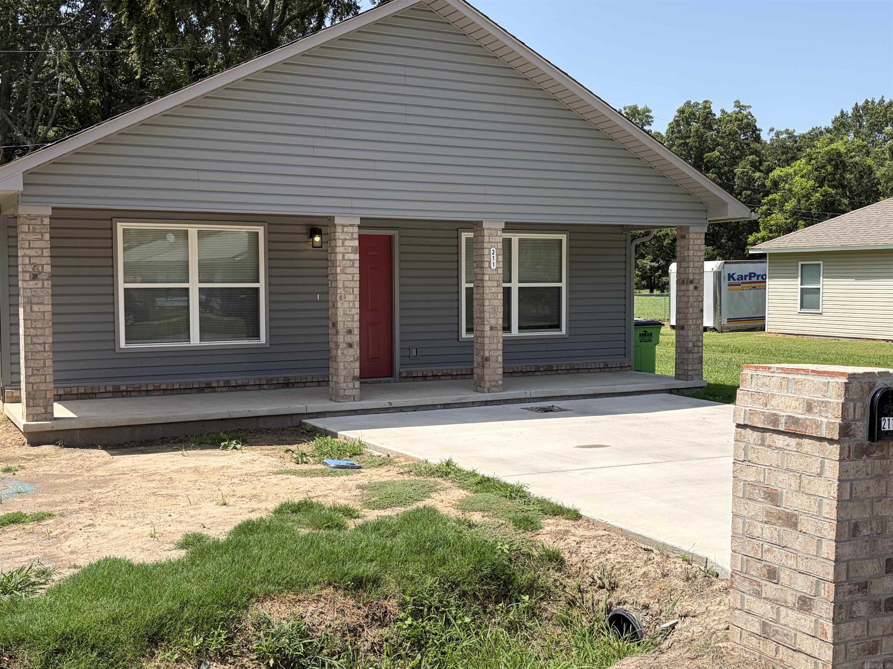 211 Thomas Circle Property Photo 19