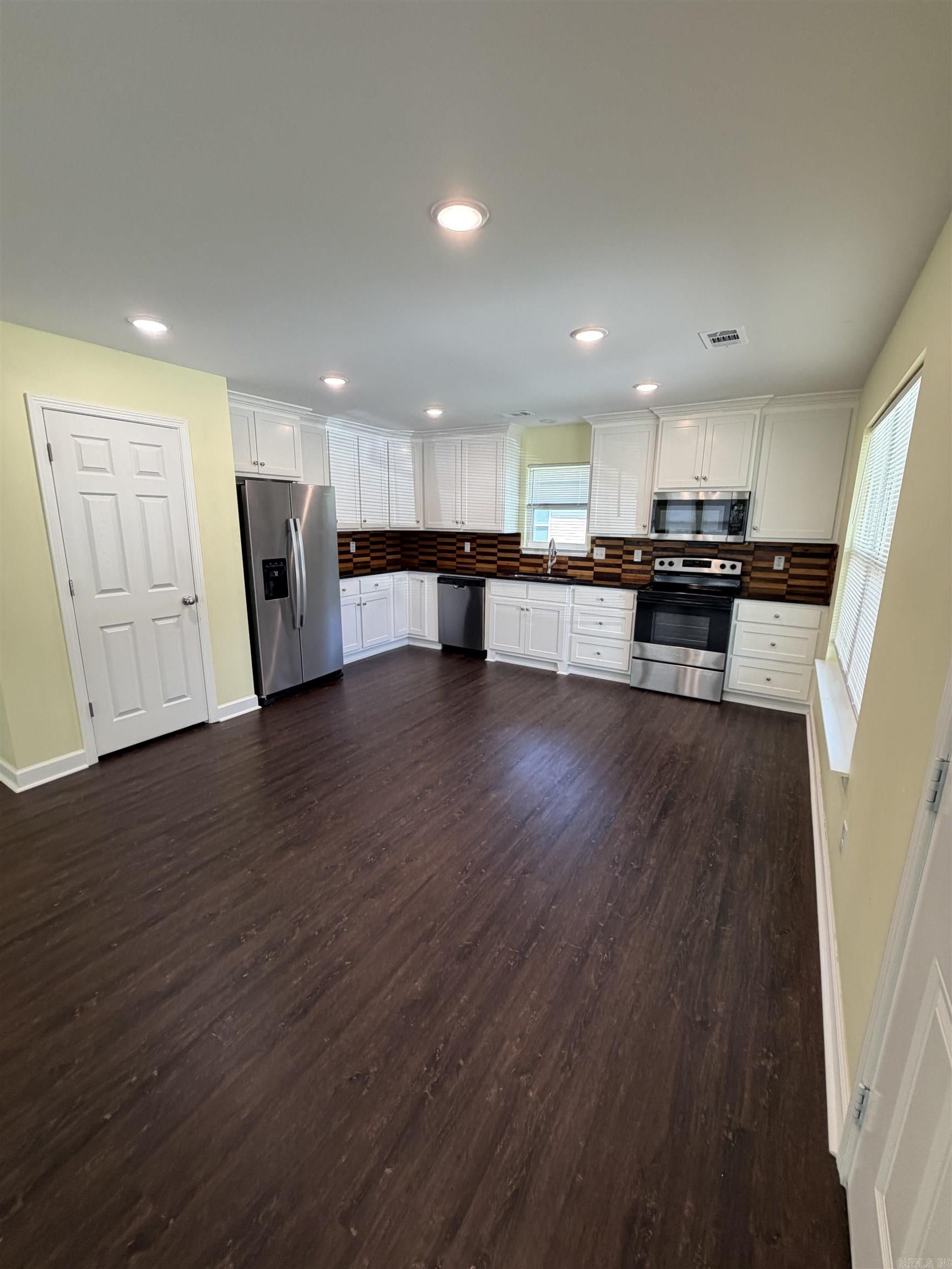 211 Thomas Circle Property Photo 20