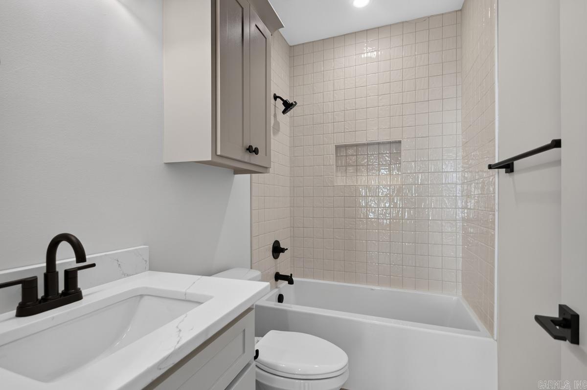 420 Gardens Lane Property Photo 16