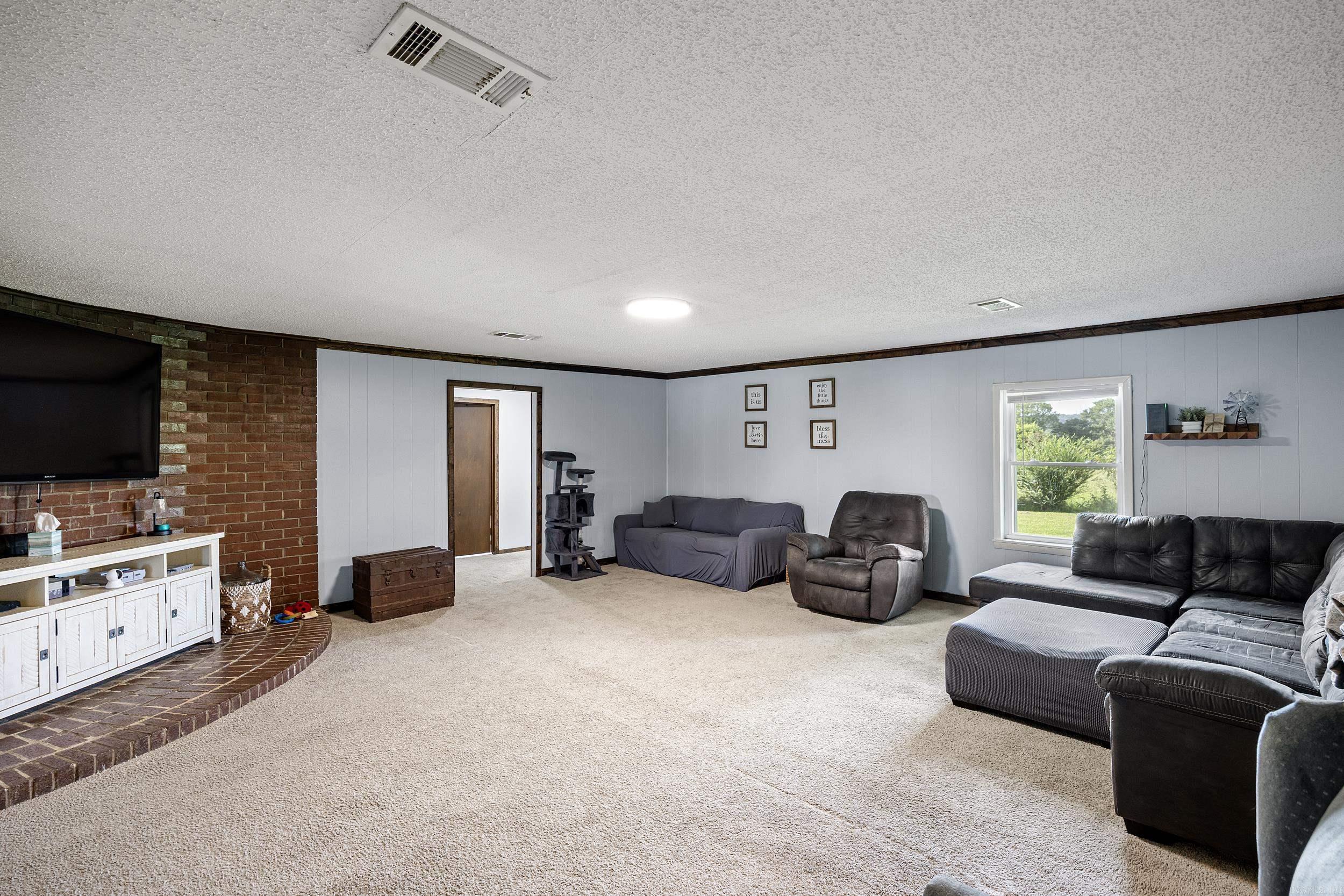 583 Grandview Road Property Photo 3