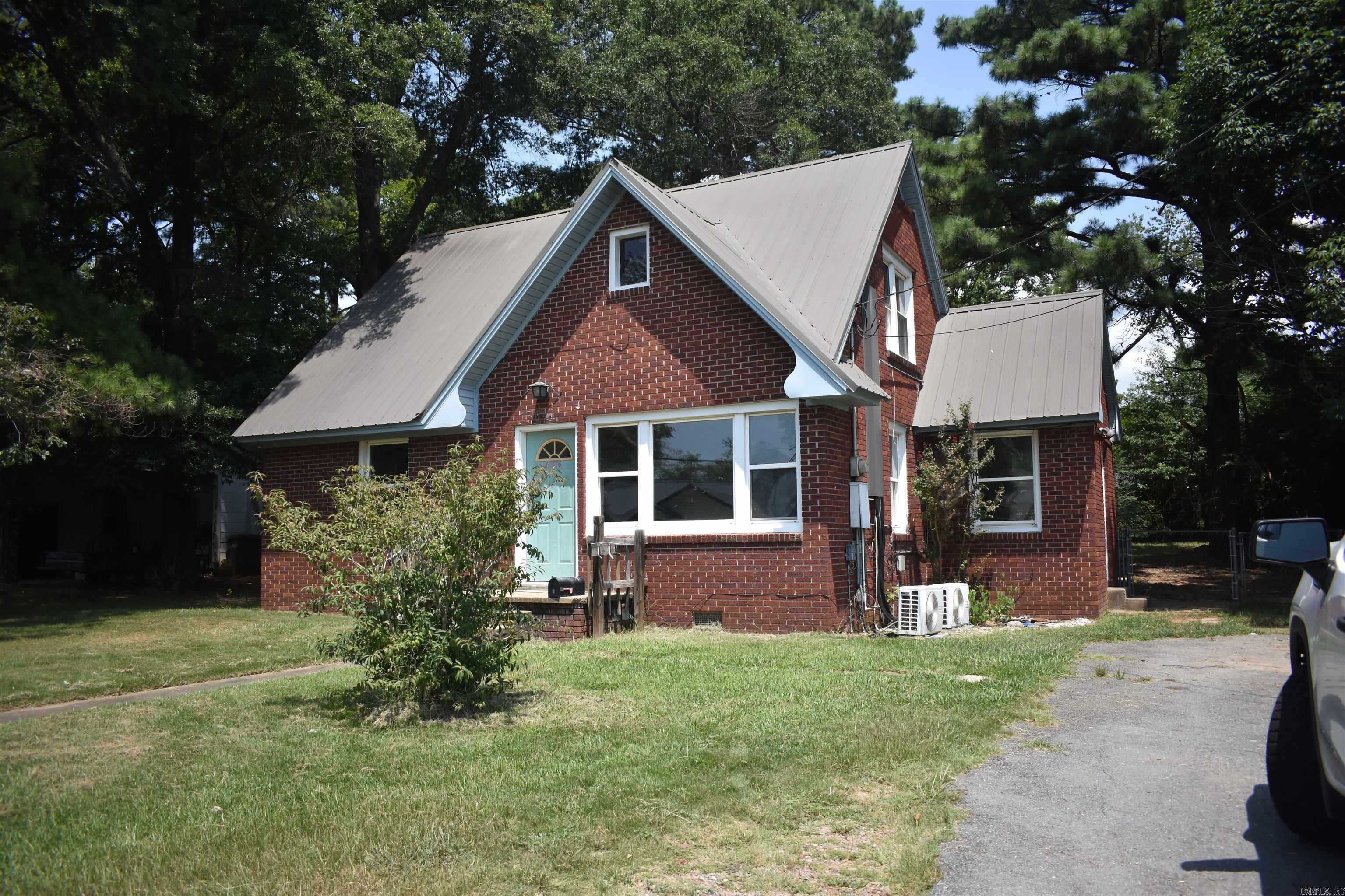 1506 E Moore Avenue Property Photo 1