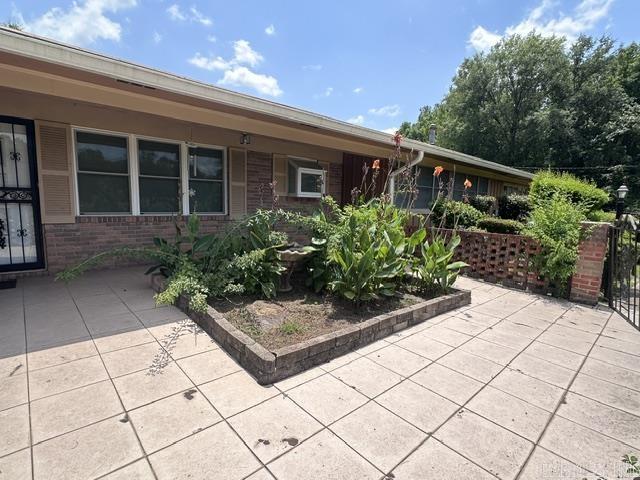 2143 N Wyatt Drive Property Photo 4